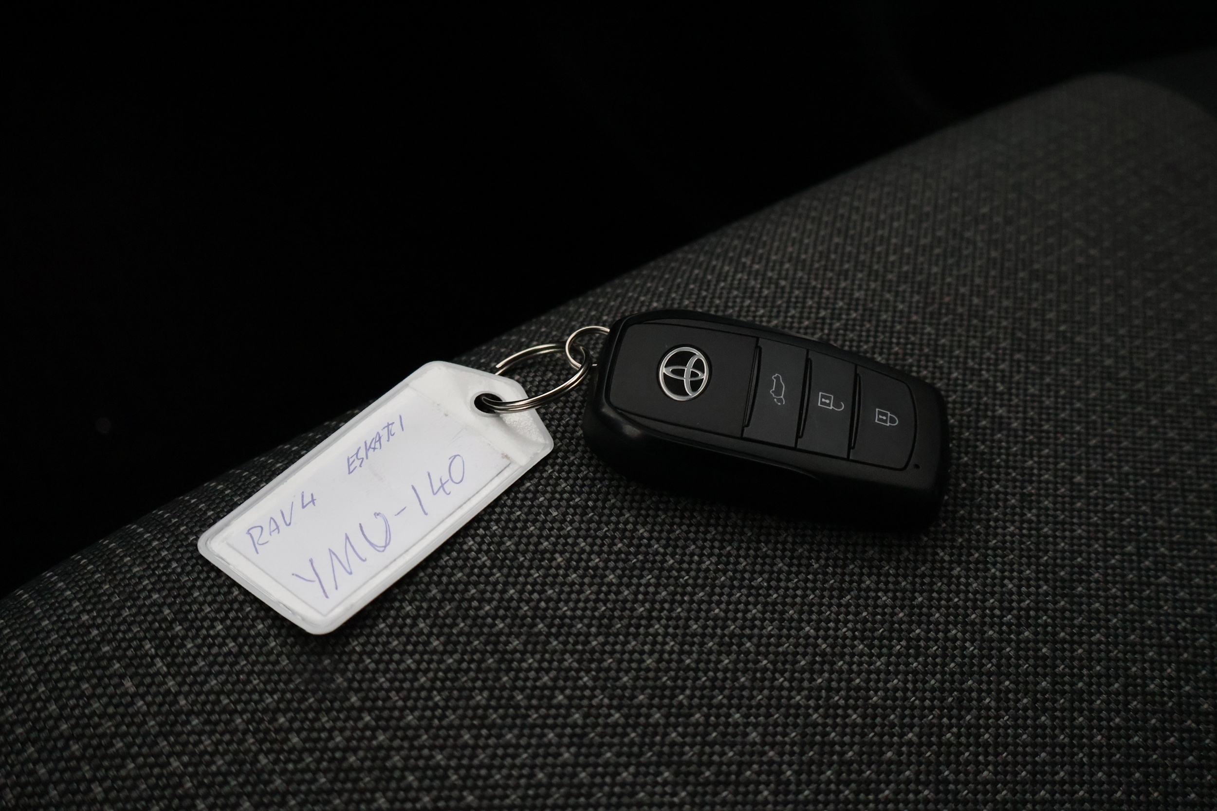 TOYOTA RAV4 2026