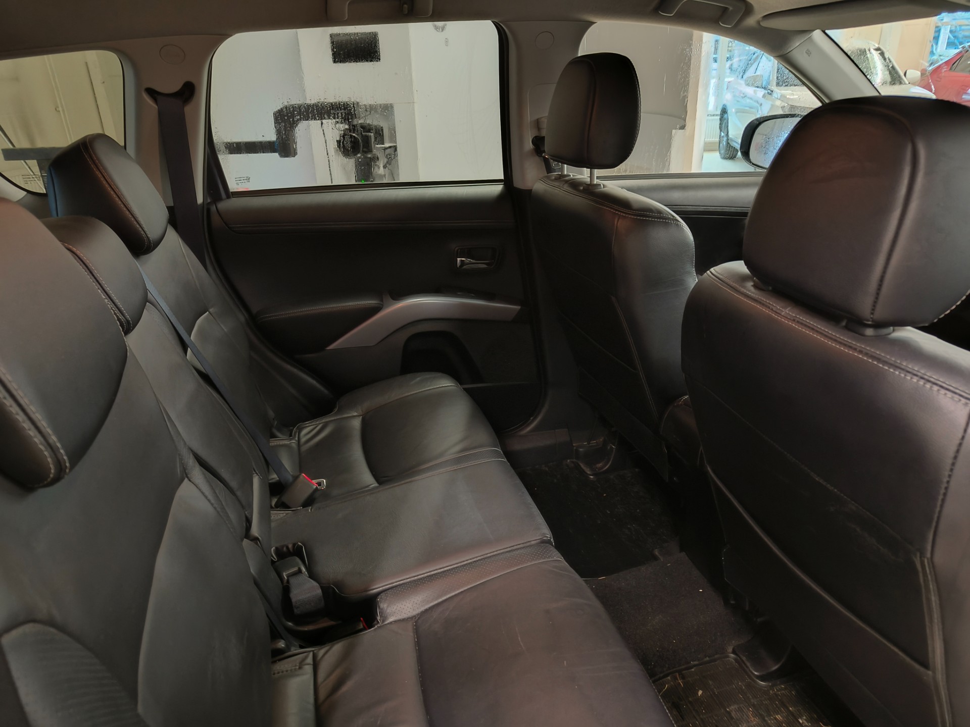 MITSUBISHI OUTLANDER 2011