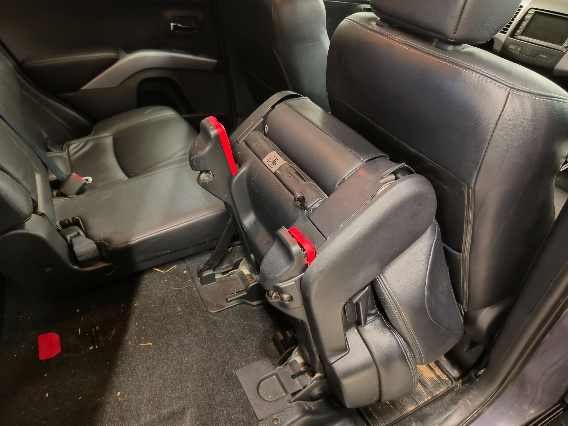 MITSUBISHI OUTLANDER 2011
