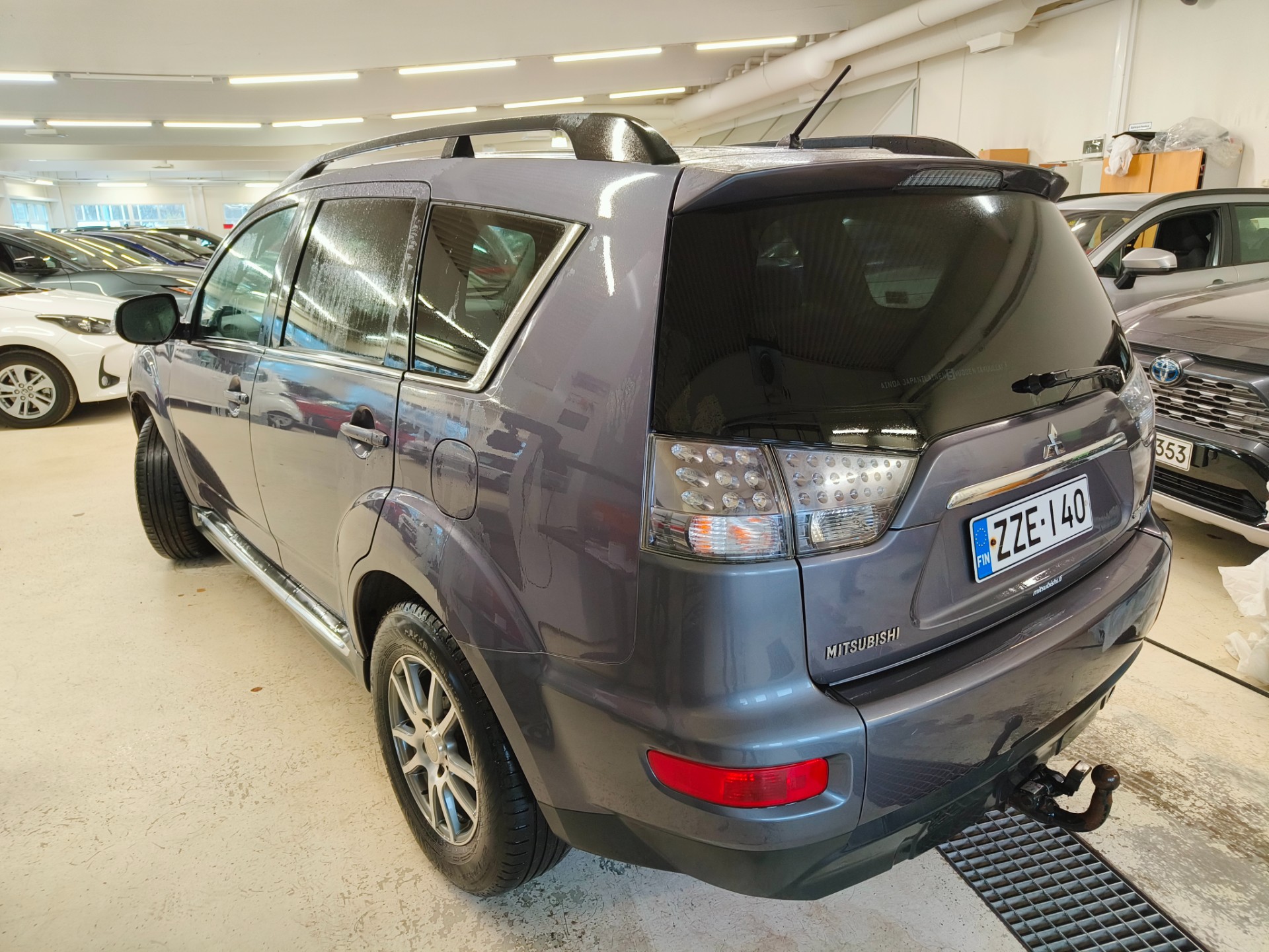 MITSUBISHI OUTLANDER 2011