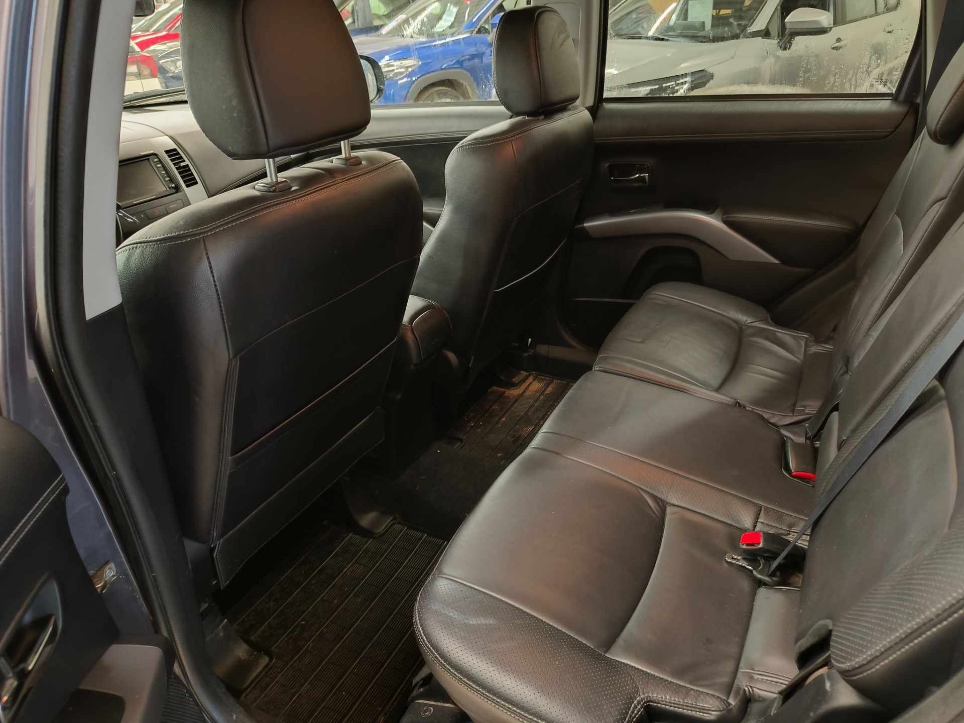 MITSUBISHI OUTLANDER 2011
