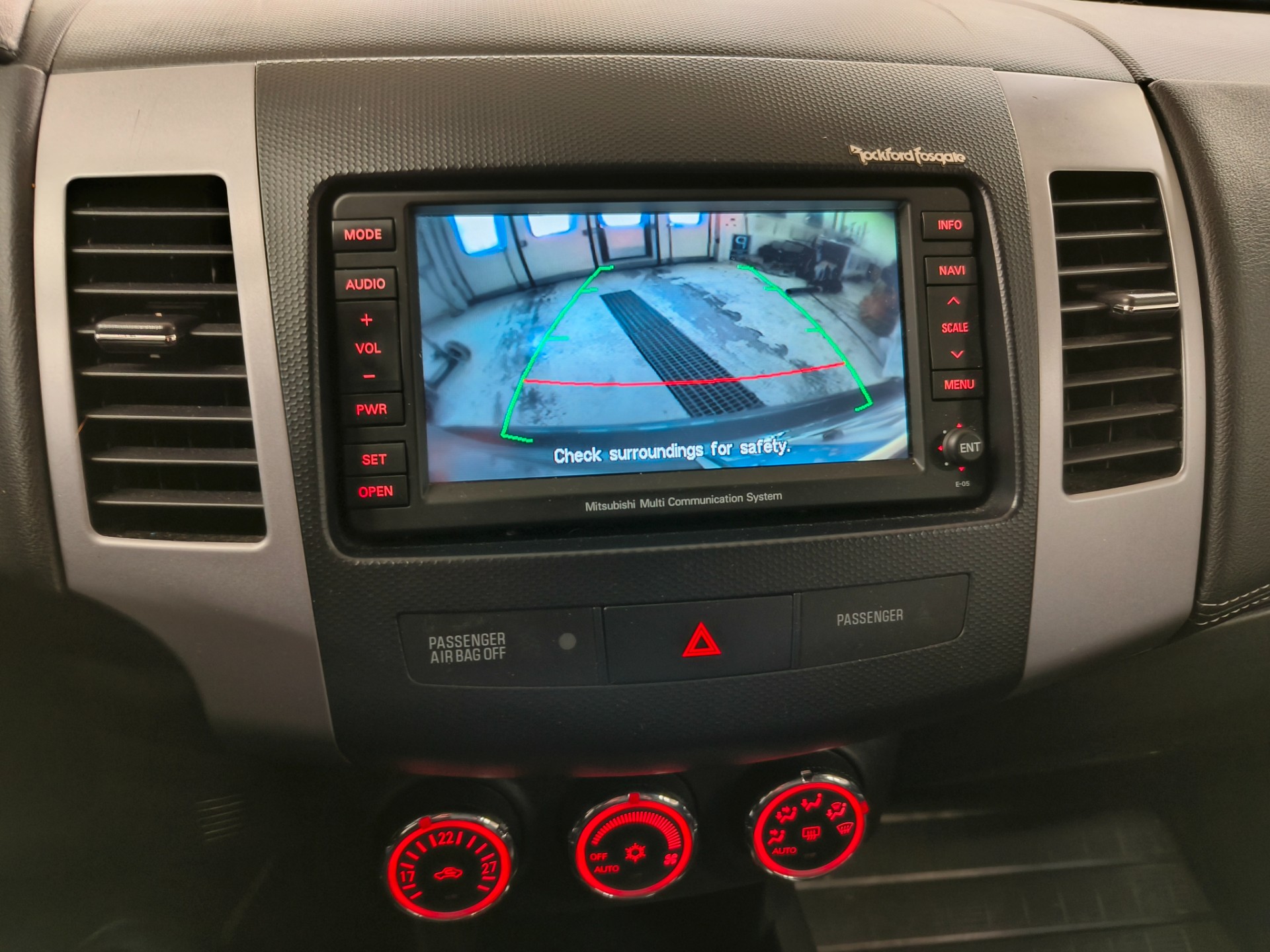 MITSUBISHI OUTLANDER 2011