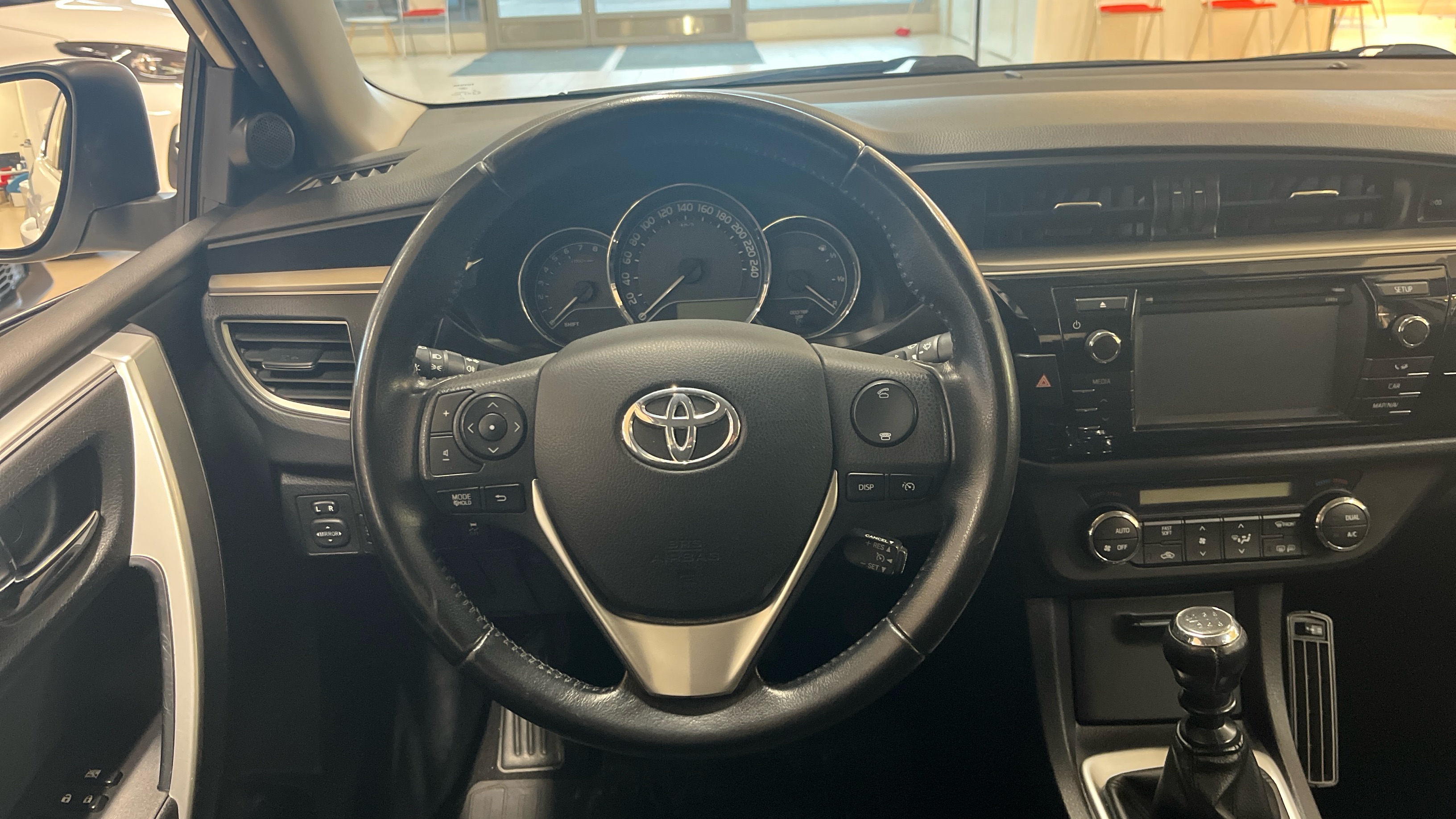 TOYOTA Corolla 2015