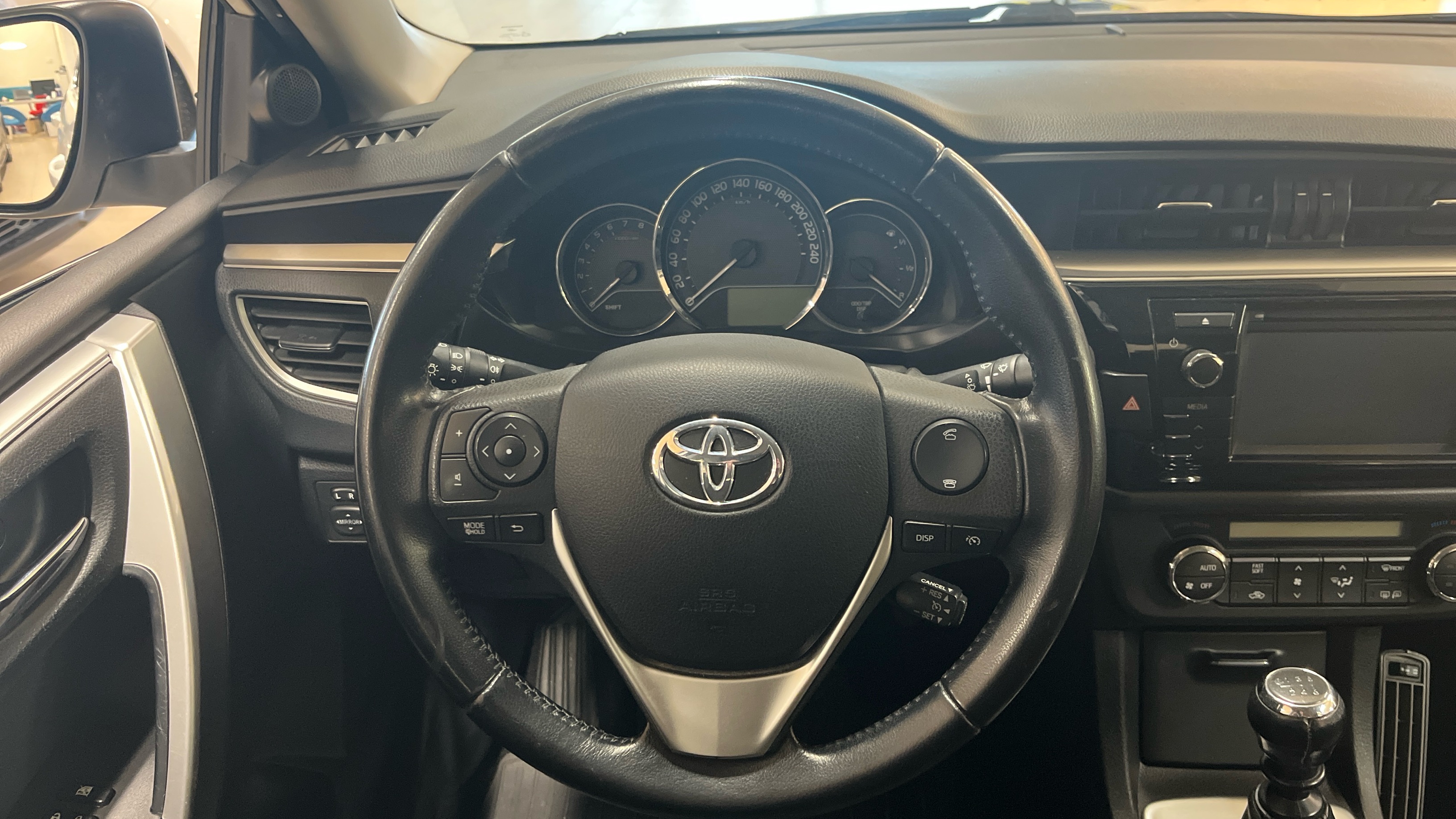 TOYOTA Corolla 2015