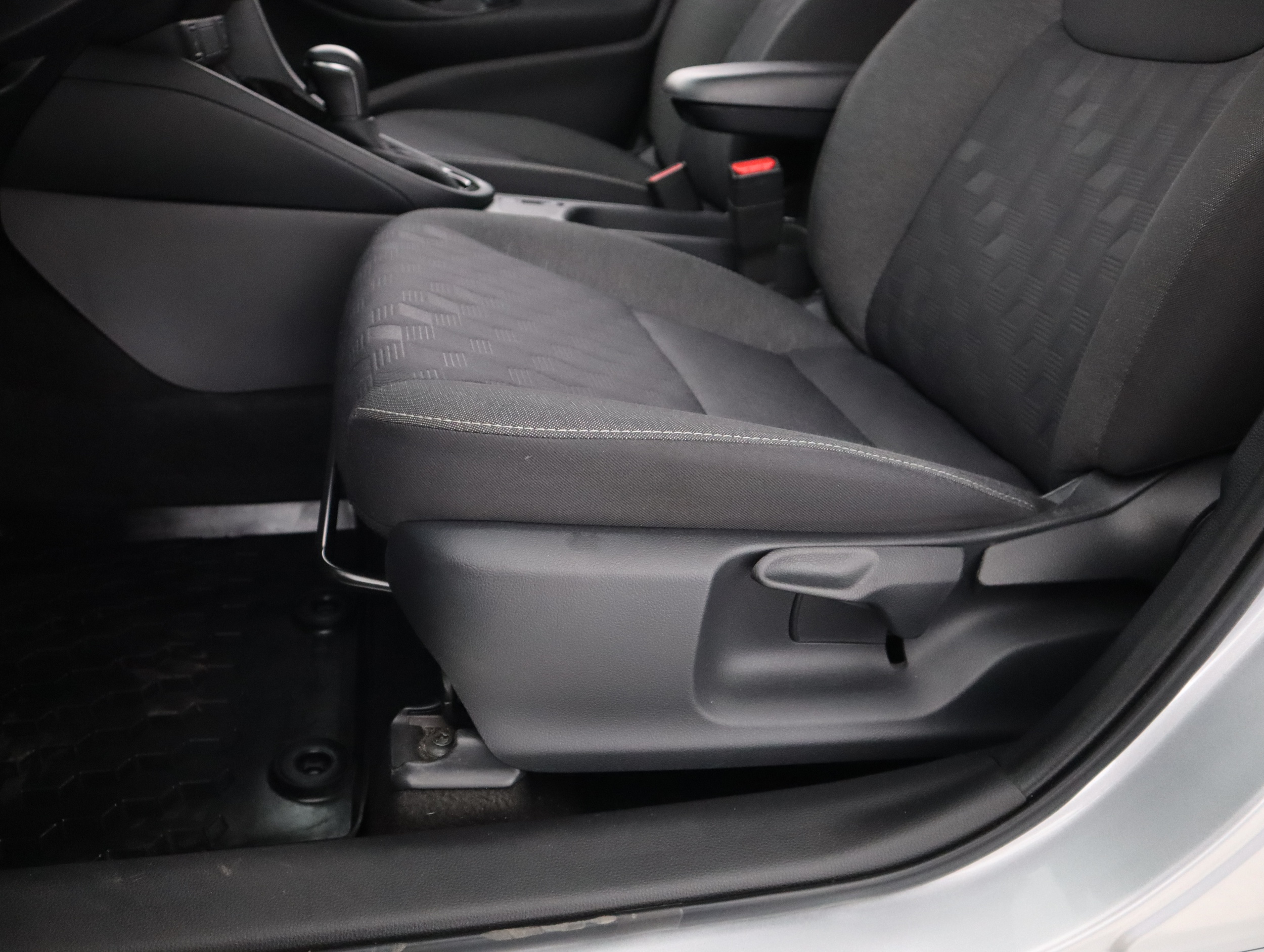 TOYOTA Yaris 2024