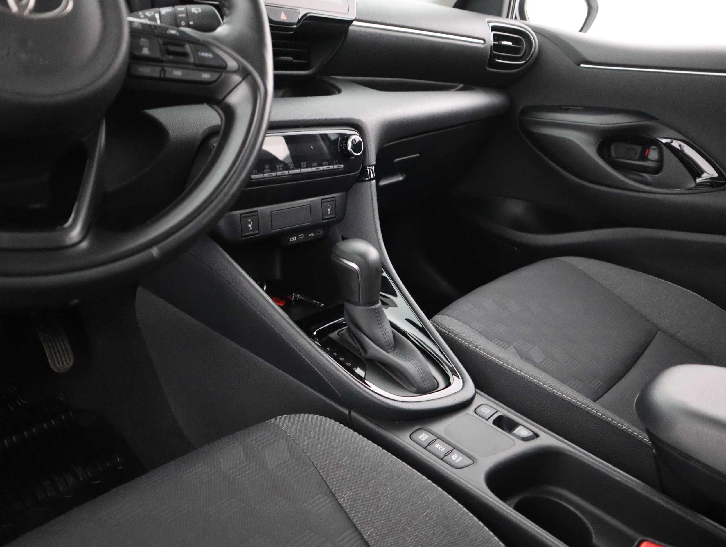 TOYOTA Yaris 2024