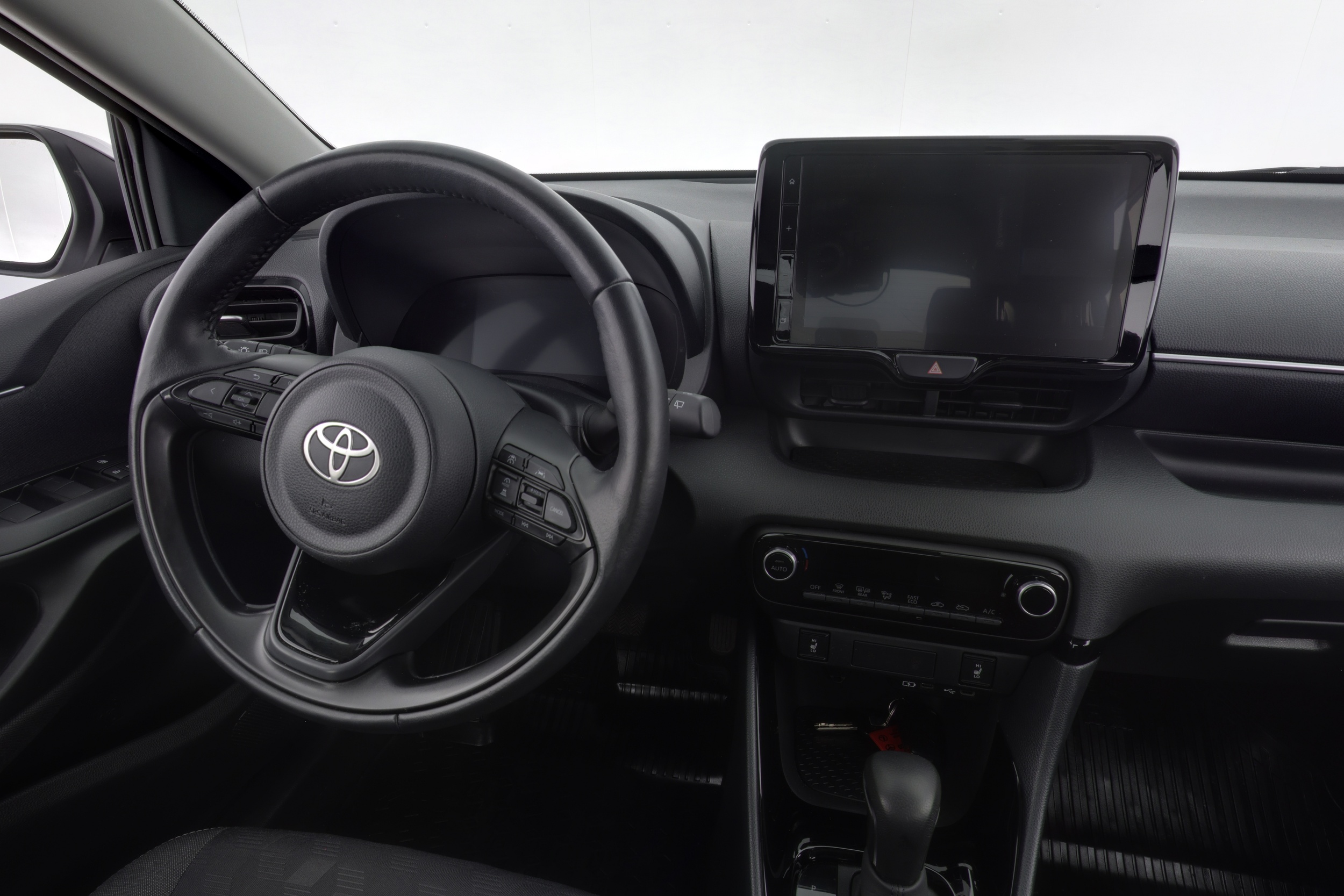 TOYOTA Yaris 2024