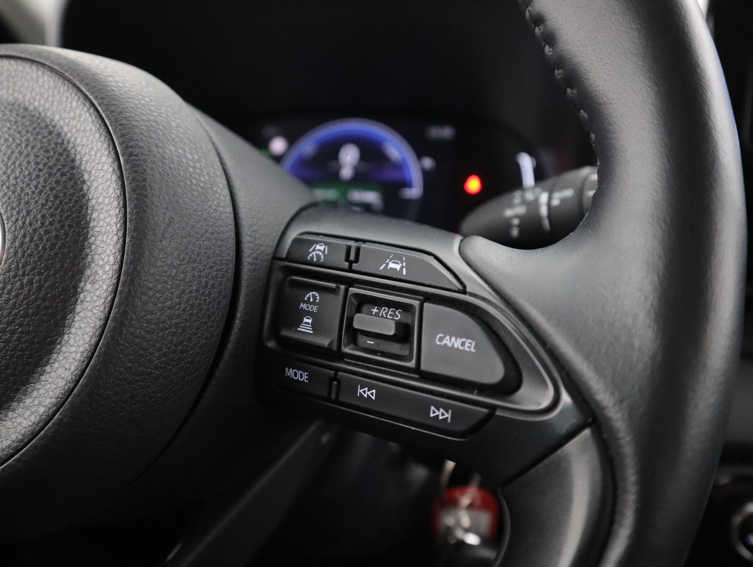TOYOTA Yaris 2025
