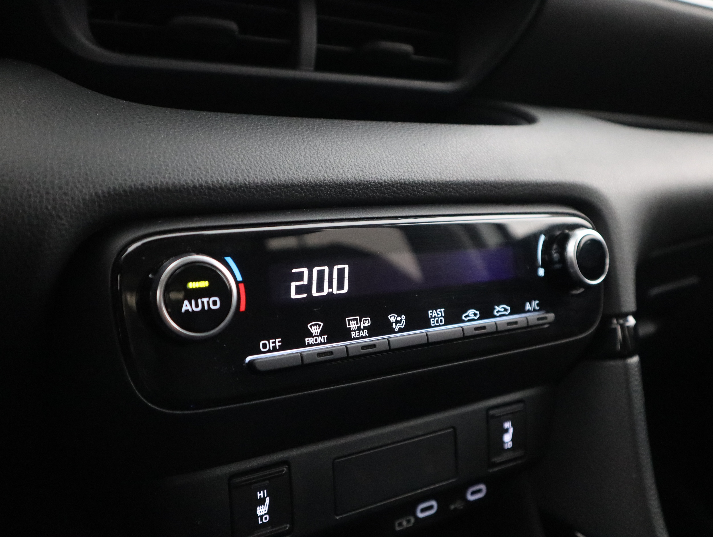 TOYOTA Yaris 2025