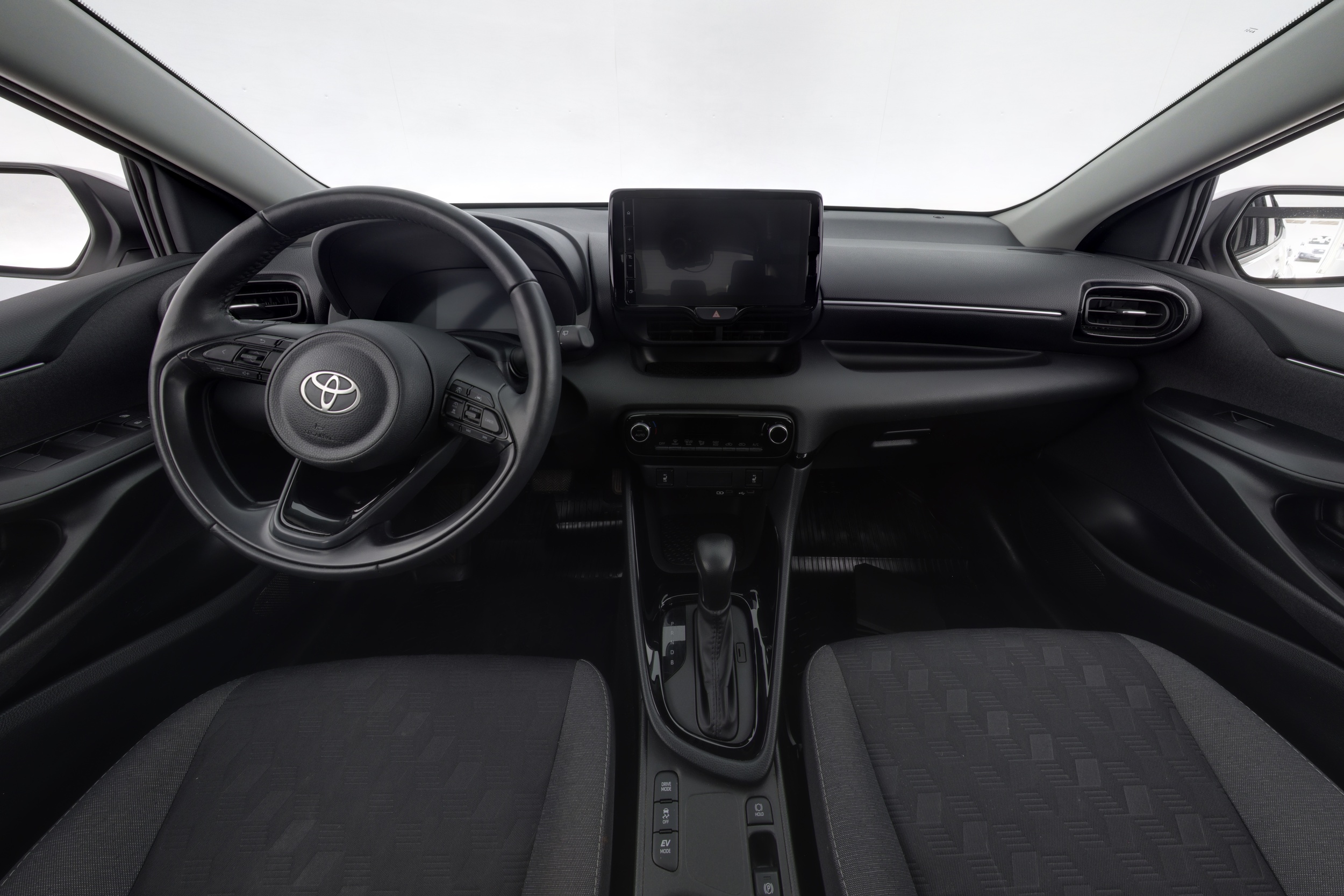 TOYOTA Yaris 2025