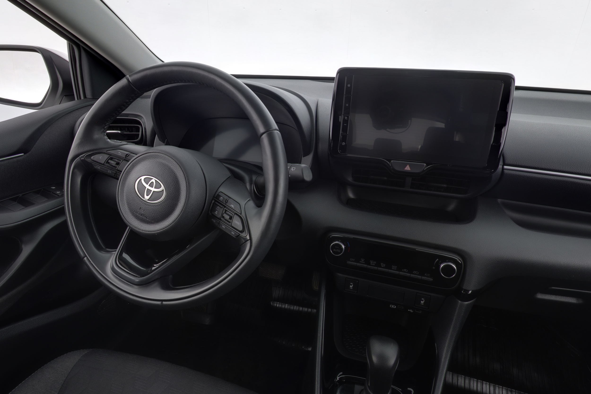 TOYOTA Yaris 2025