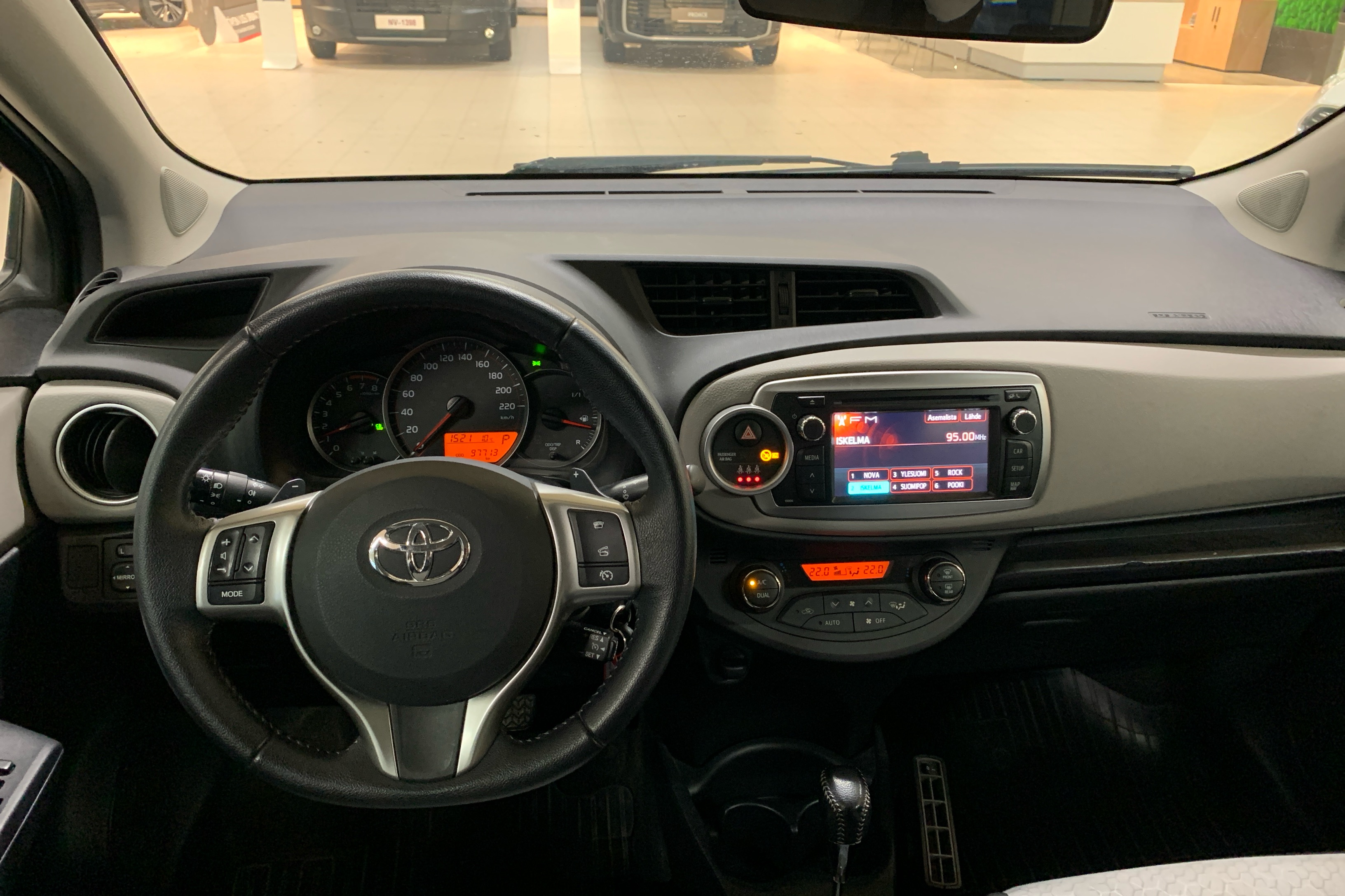 TOYOTA Yaris 2012