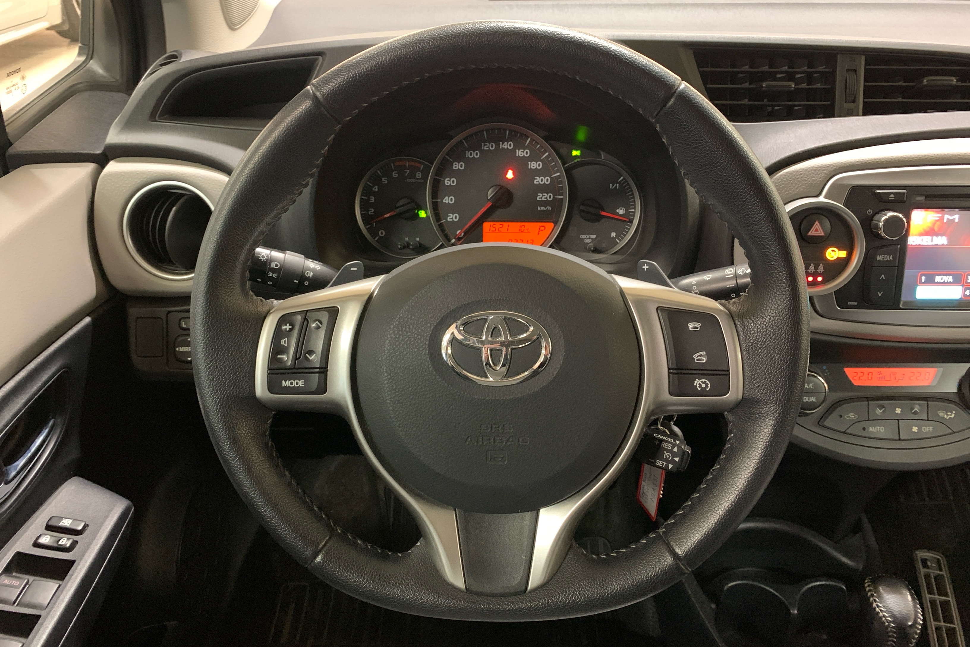 TOYOTA Yaris 2012