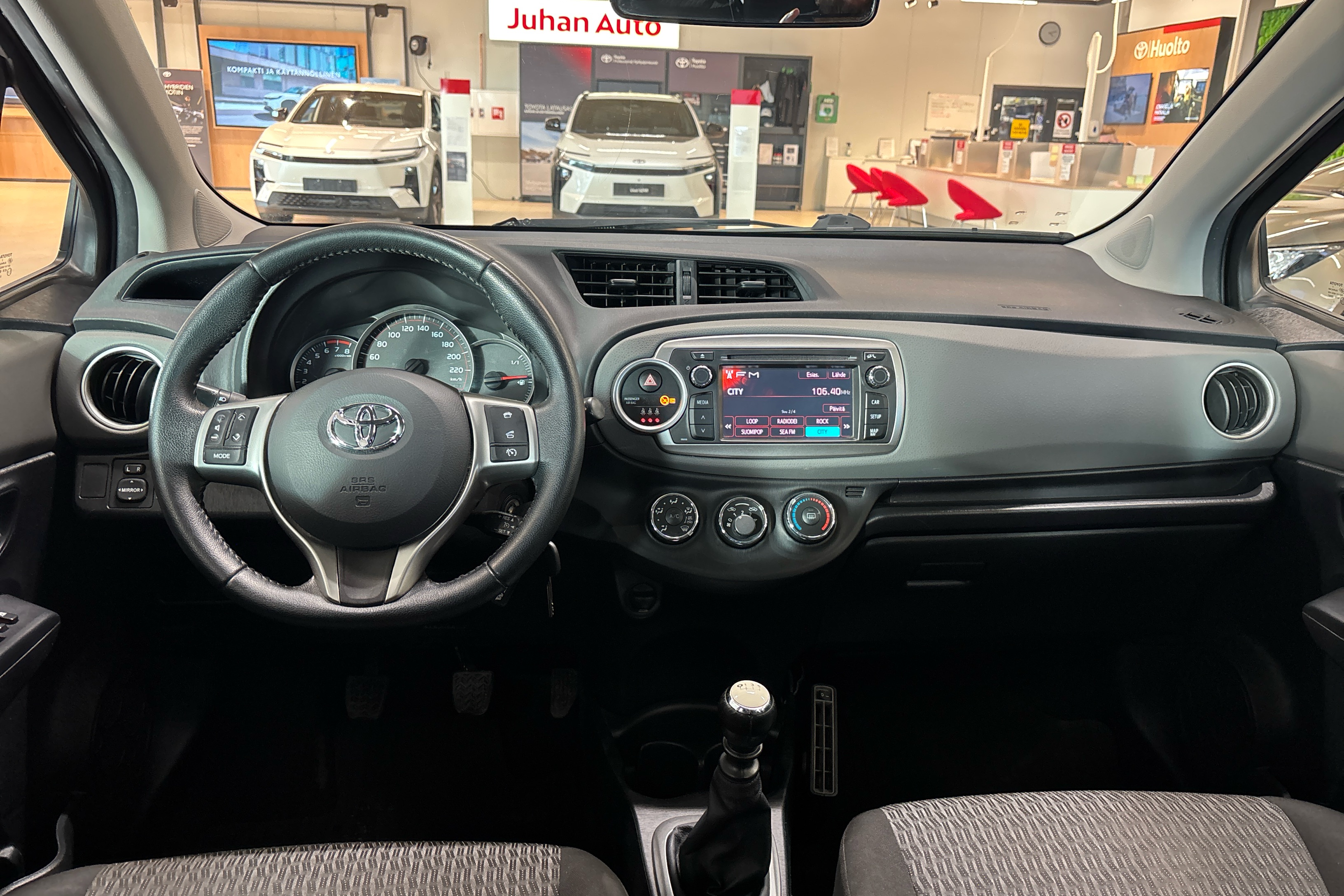 TOYOTA Yaris 2014