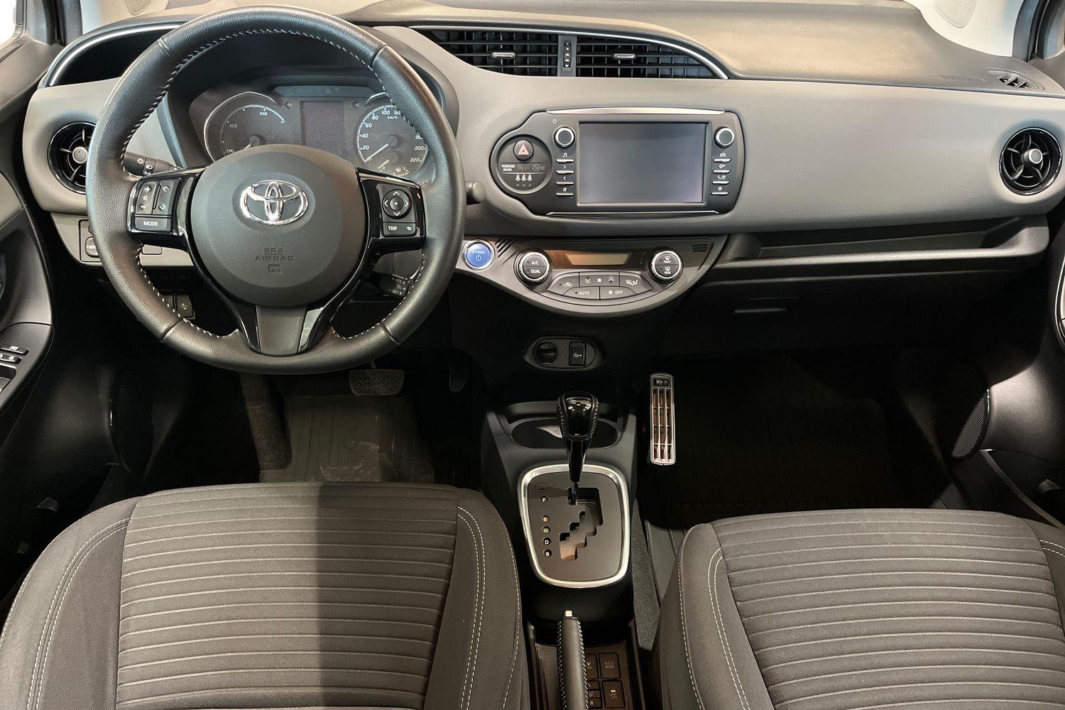 TOYOTA Yaris 2018