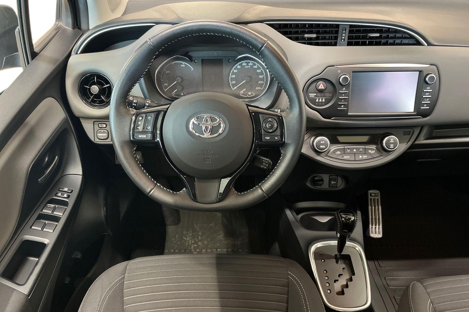 TOYOTA Yaris 2018
