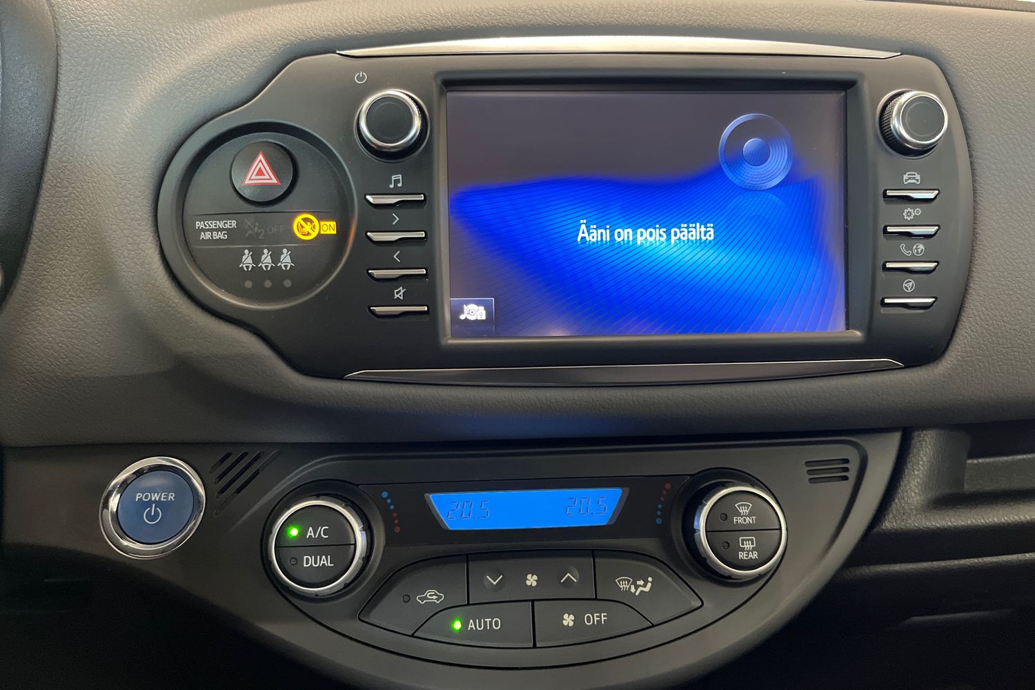 TOYOTA Yaris 2018