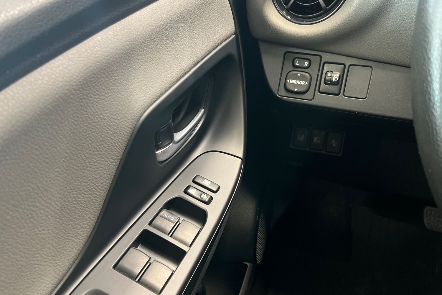 TOYOTA Yaris 2018