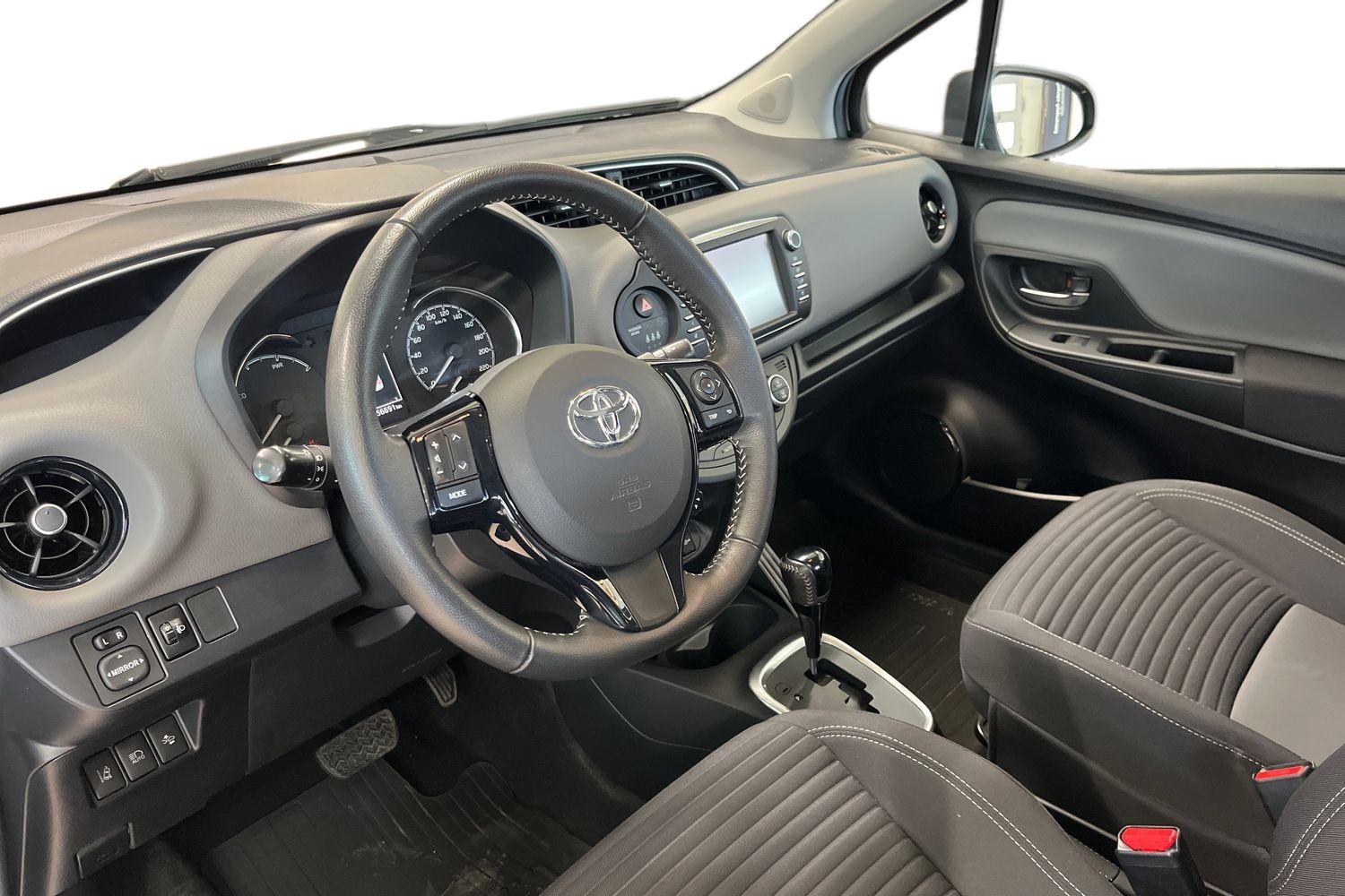 TOYOTA Yaris 2018