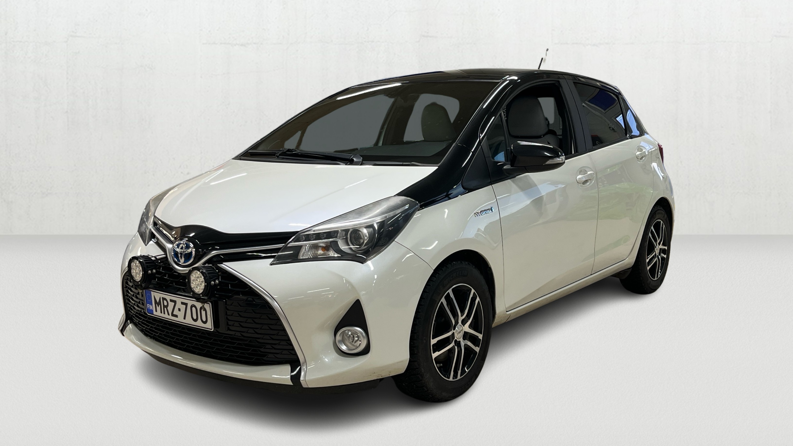 TOYOTA Yaris 2016