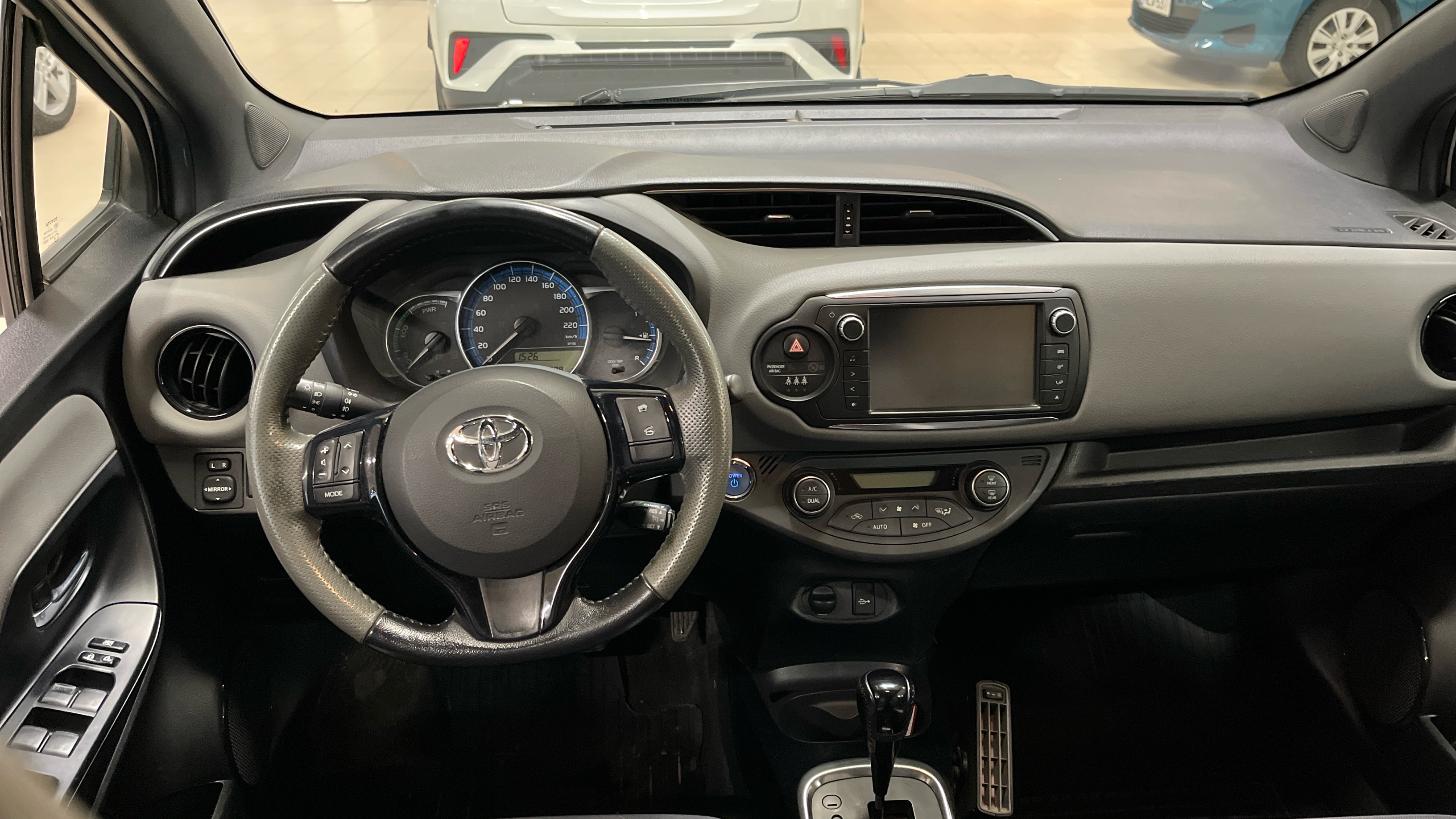 TOYOTA Yaris 2016