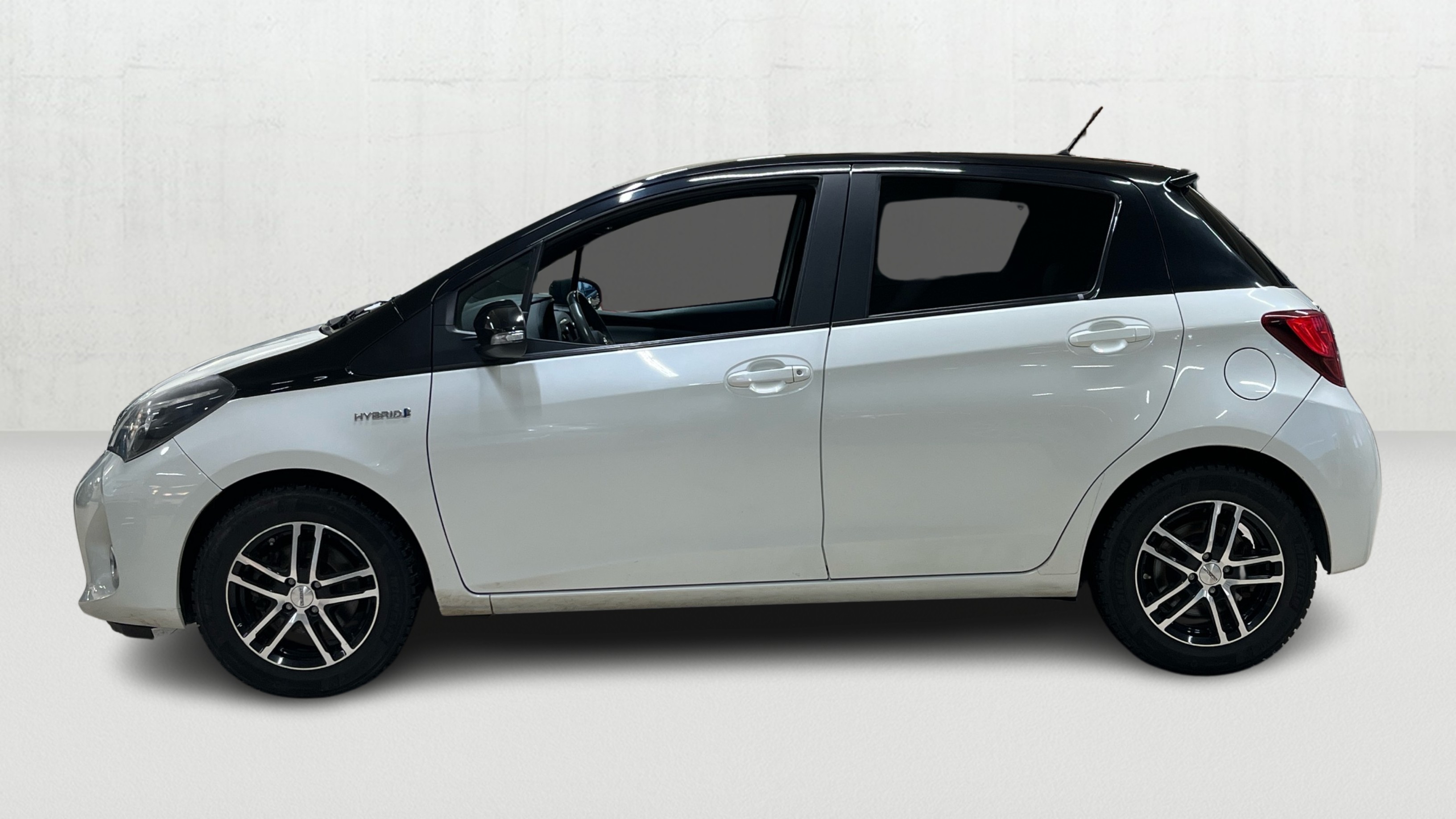 TOYOTA Yaris 2016