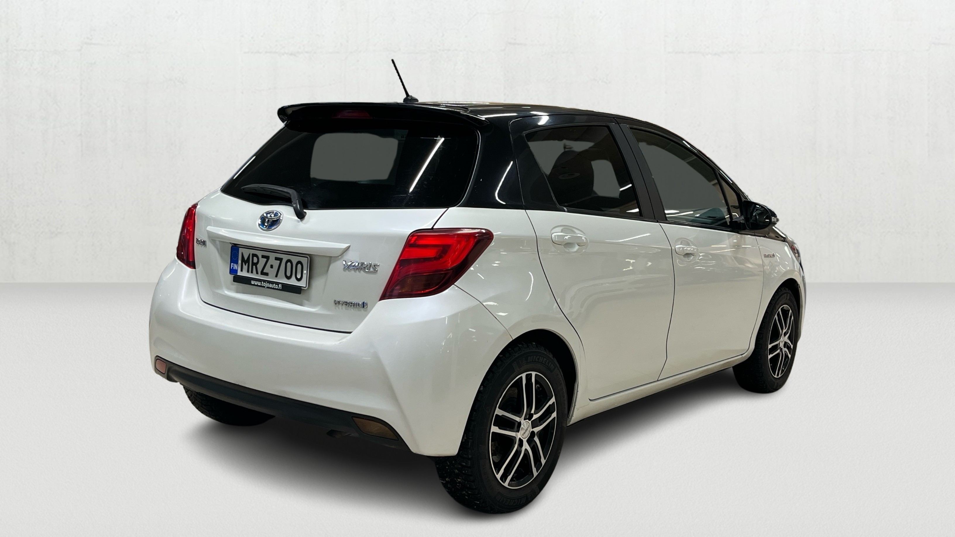 TOYOTA Yaris 2016
