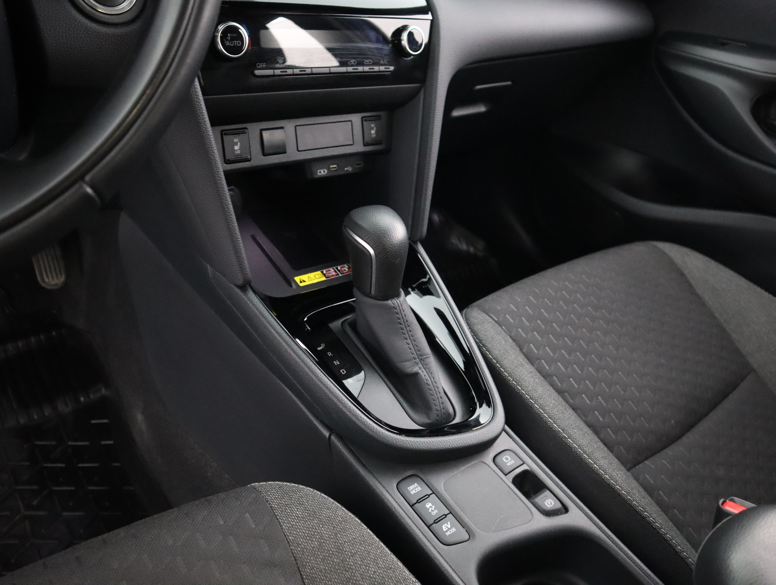 TOYOTA Yaris Cross 2024