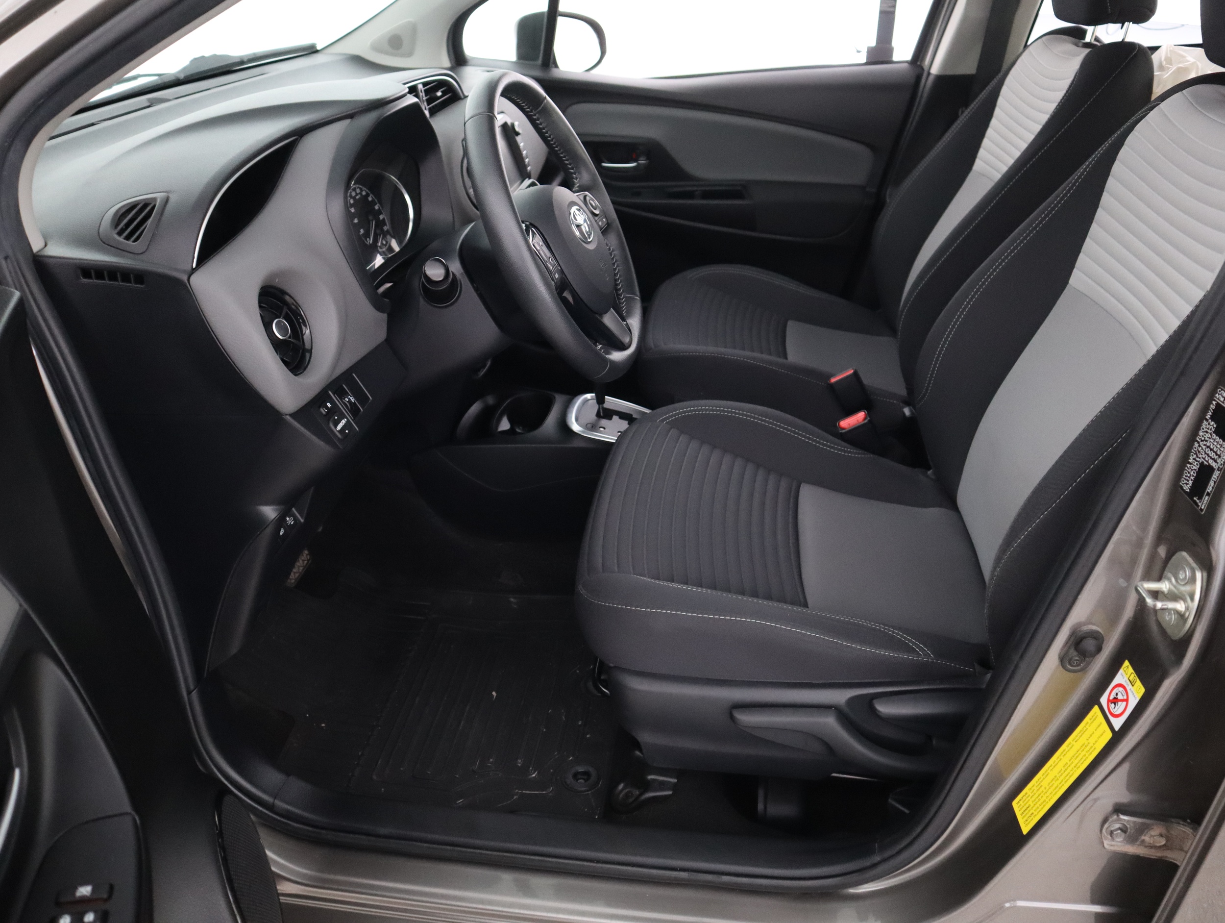 TOYOTA Yaris 2018