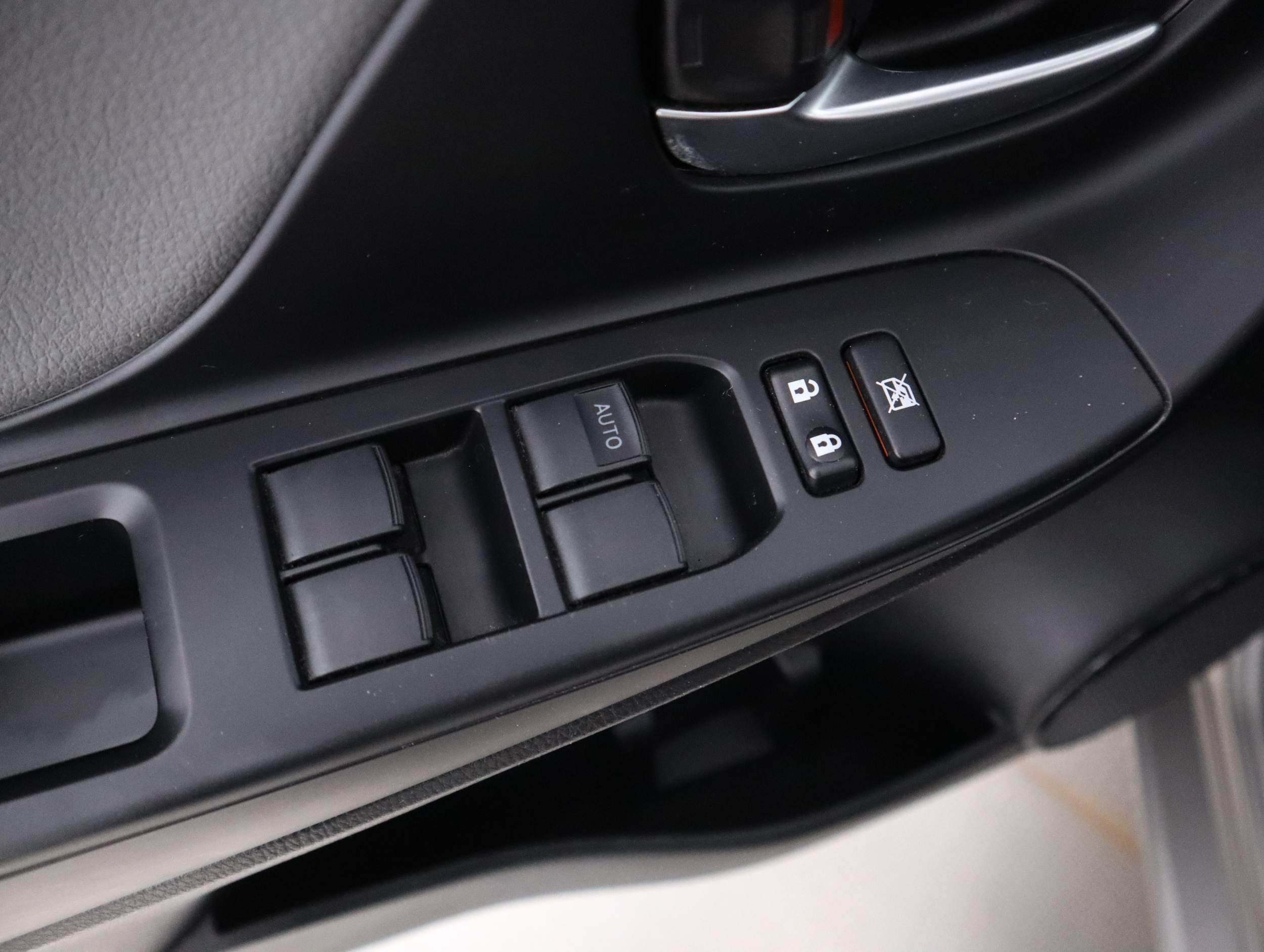 TOYOTA Yaris 2018