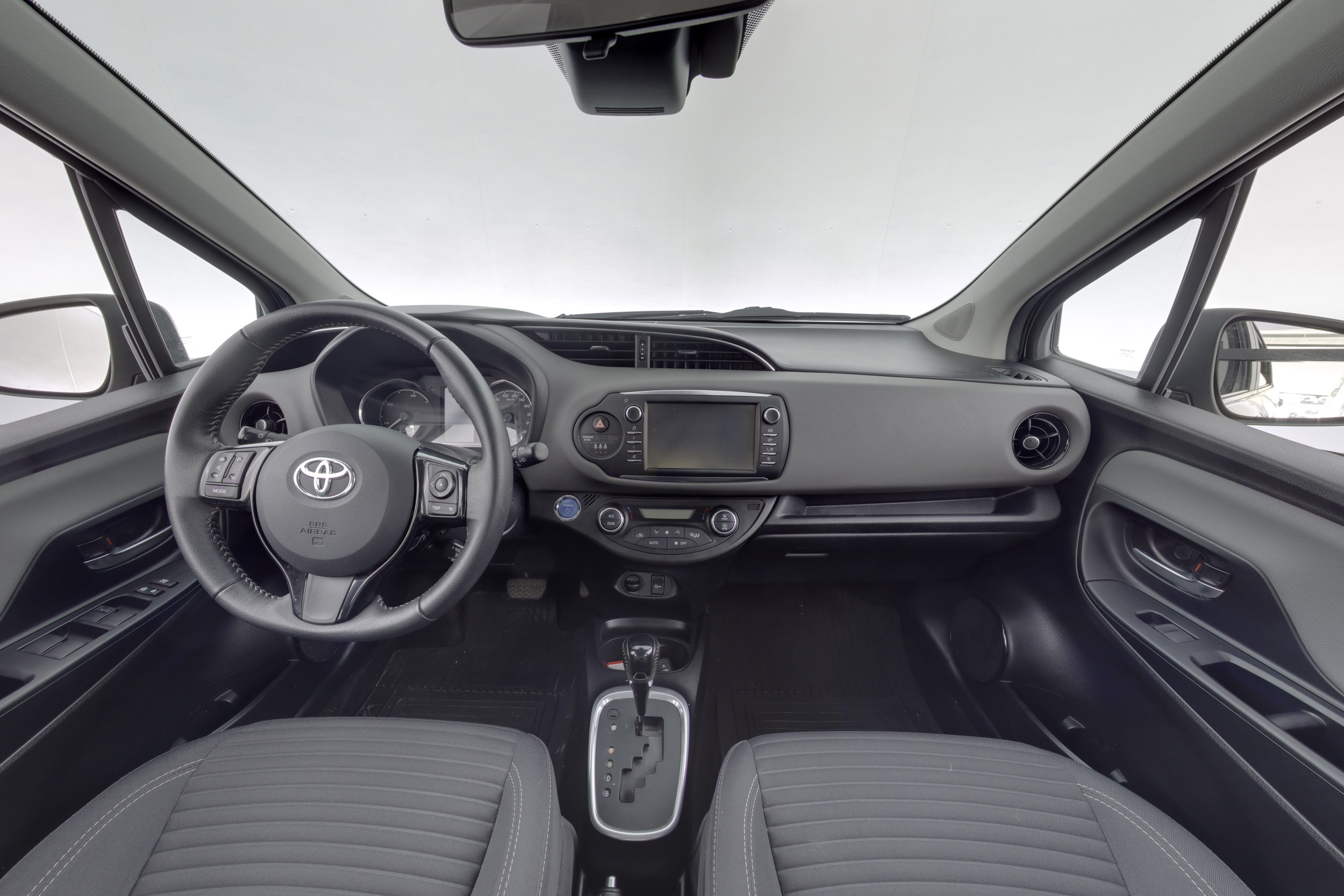 TOYOTA Yaris 2018
