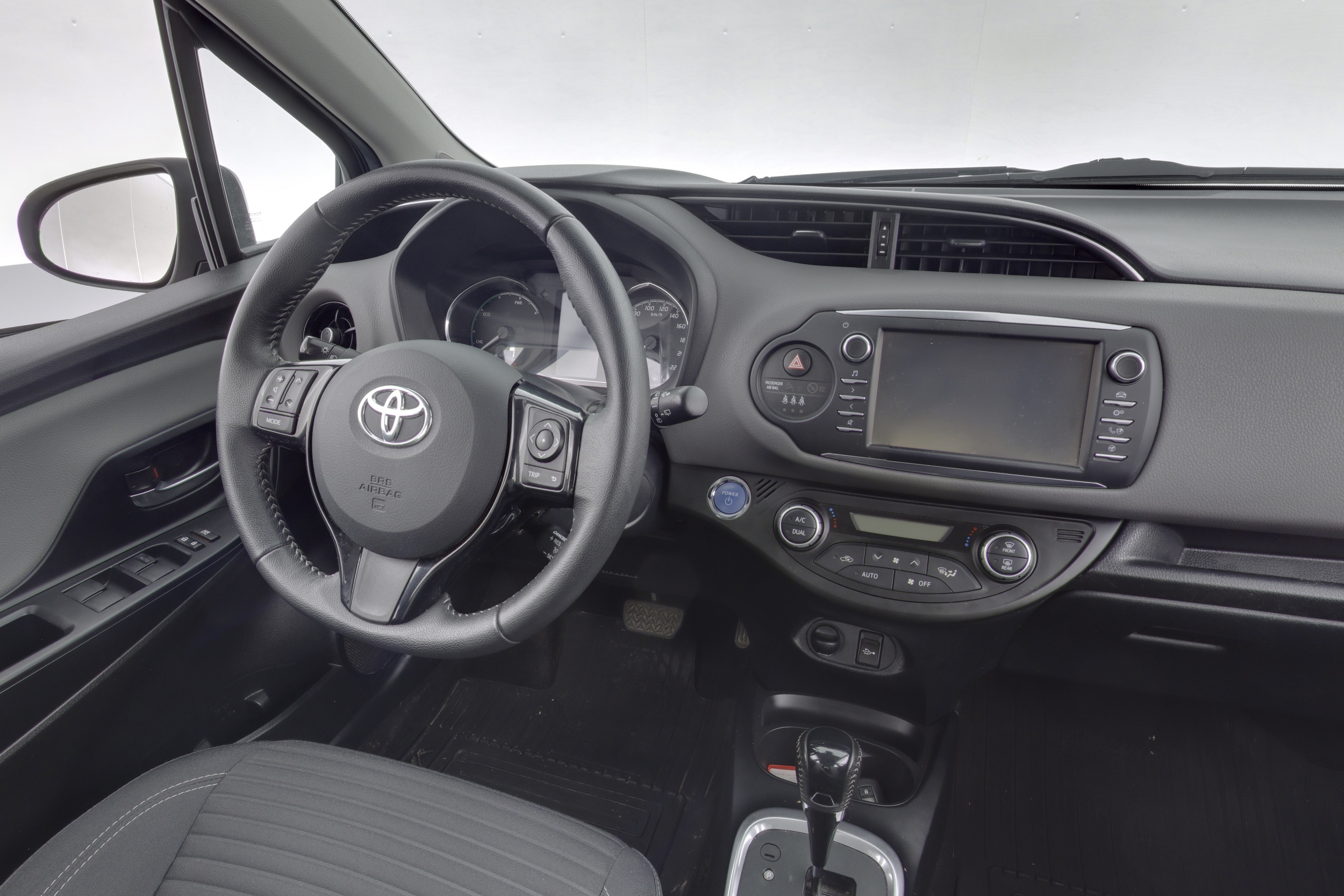 TOYOTA Yaris 2018