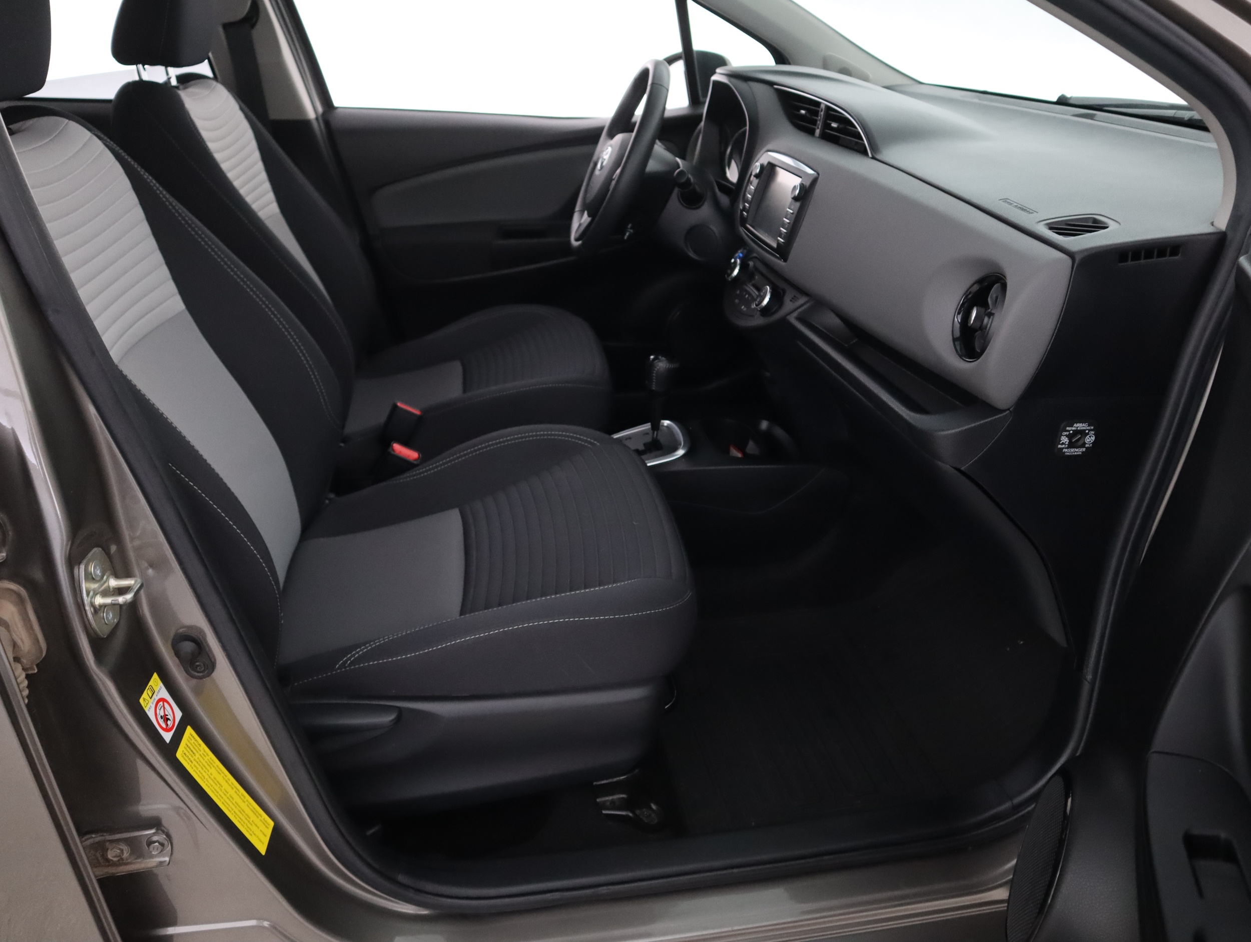 TOYOTA Yaris 2018