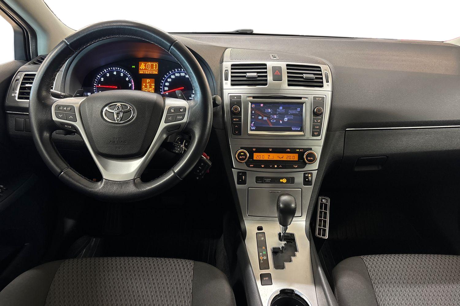 TOYOTA Avensis 2013