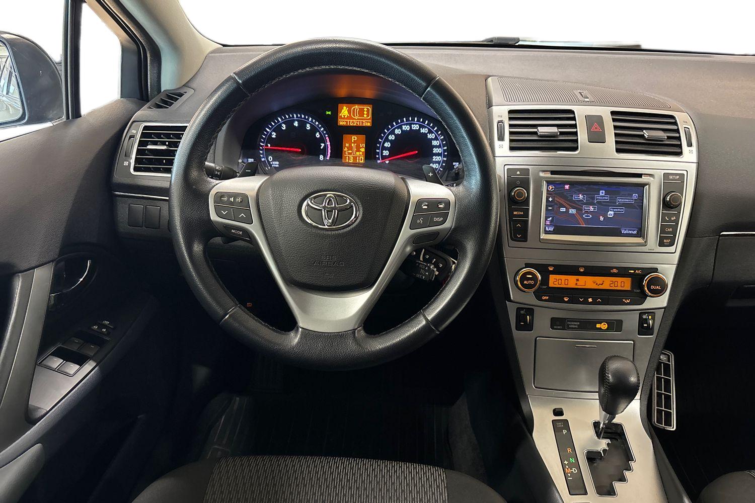 TOYOTA Avensis 2013