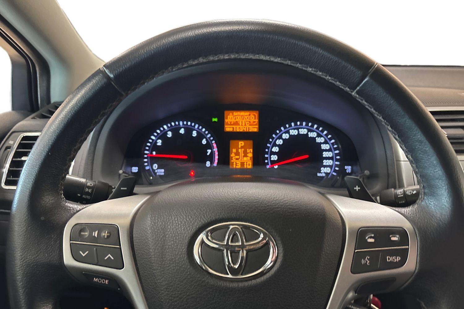 TOYOTA Avensis 2013