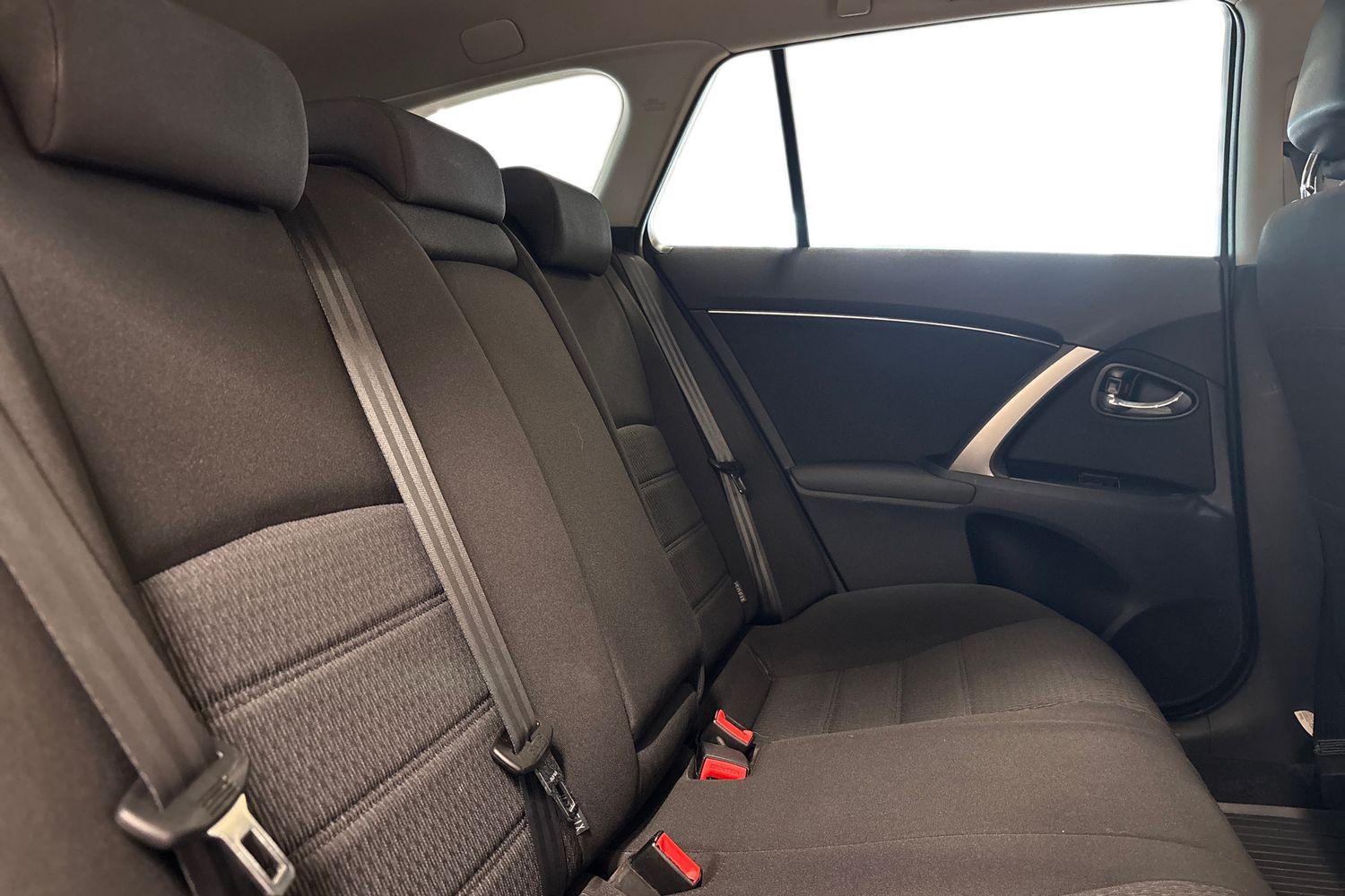 TOYOTA Avensis 2013