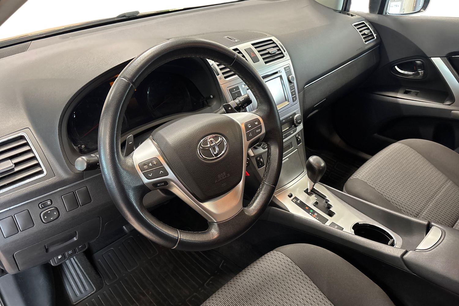 TOYOTA Avensis 2013