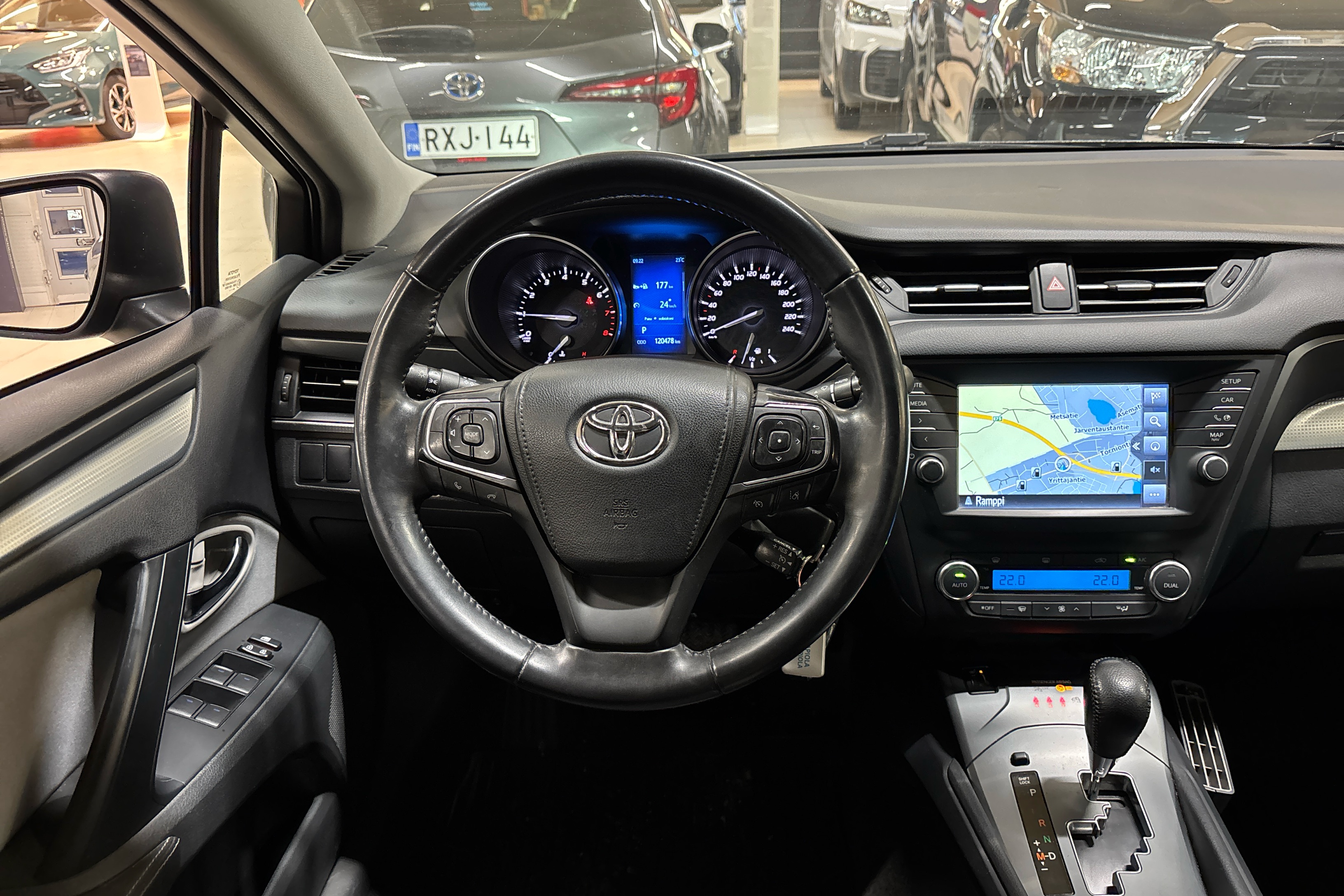 TOYOTA Avensis 2017