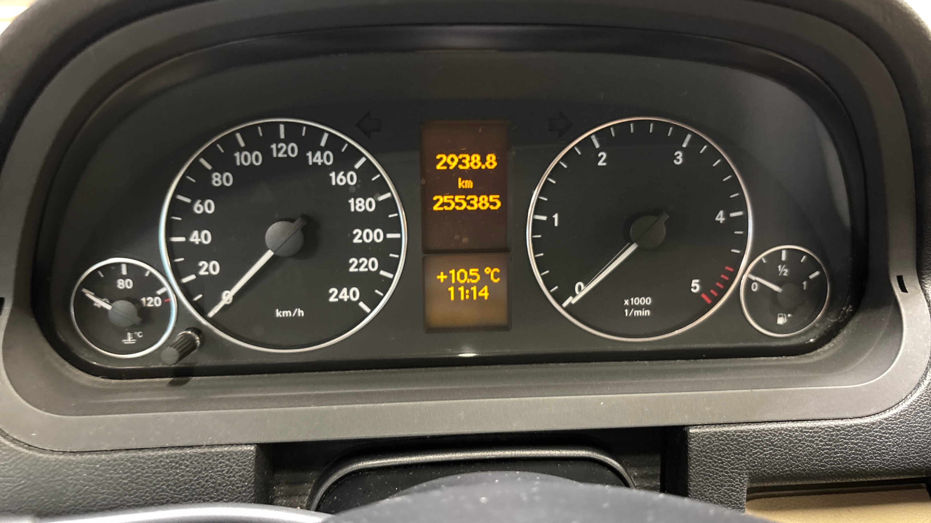 MERCEDES-BENZ A 2011