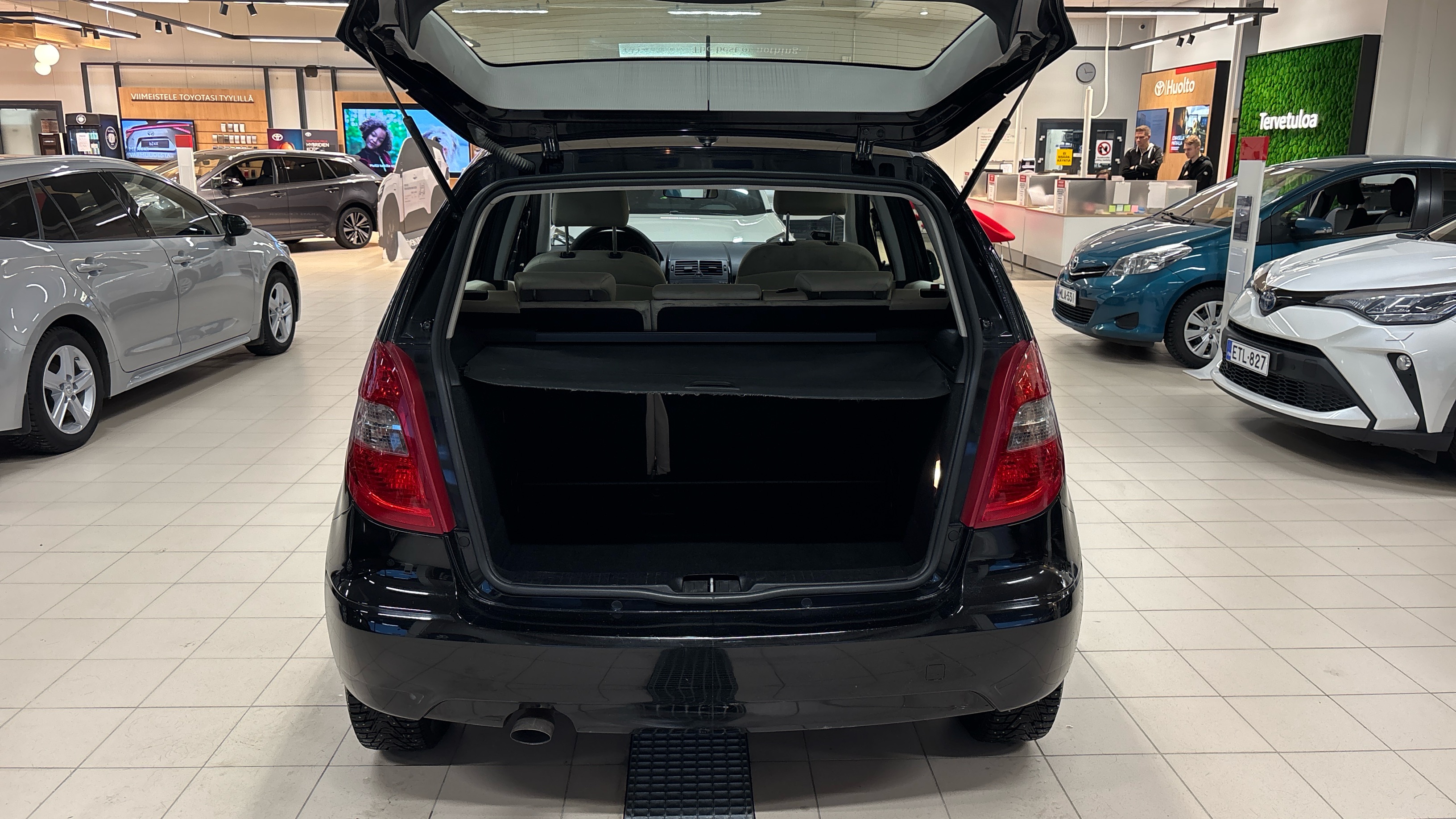 MERCEDES-BENZ A 2011