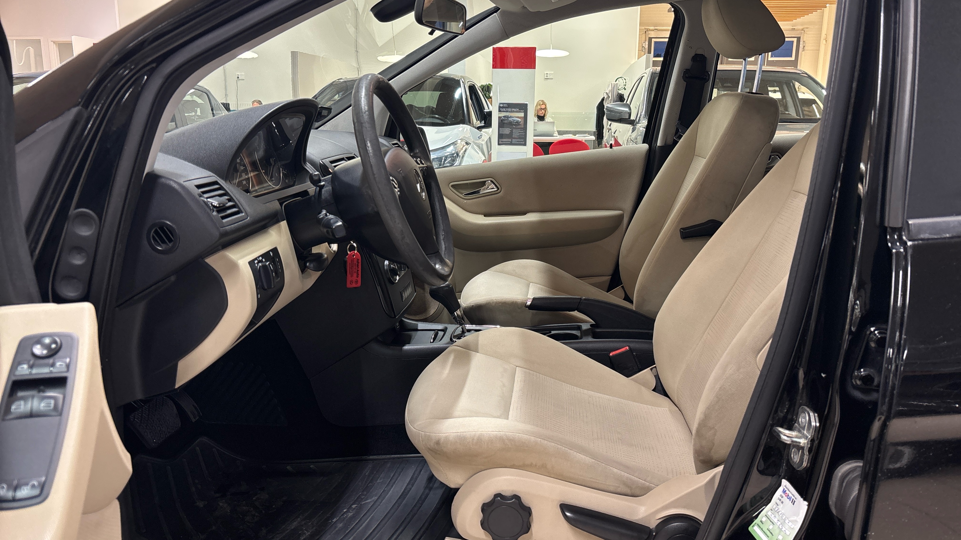 MERCEDES-BENZ A 2011