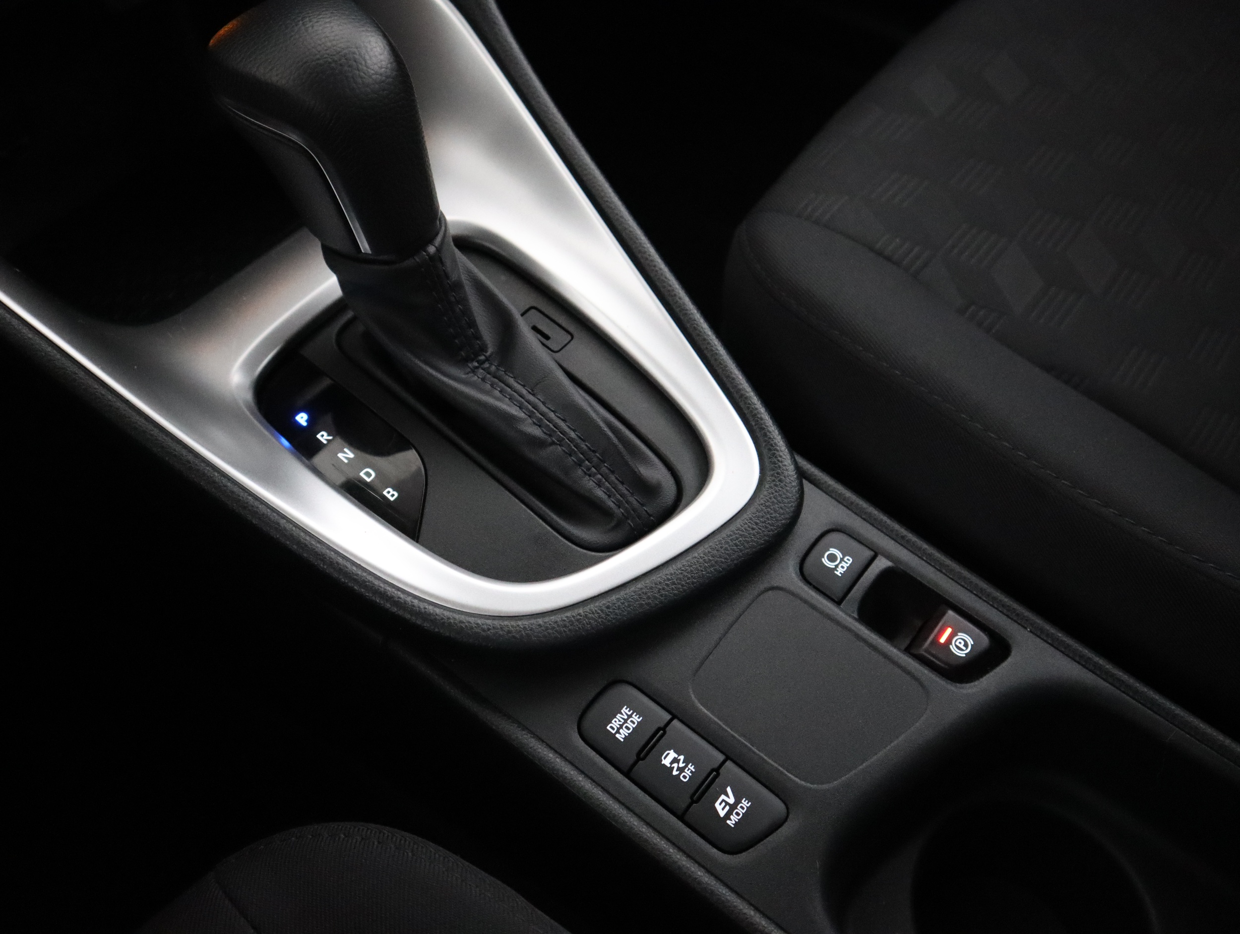 TOYOTA Yaris 2025