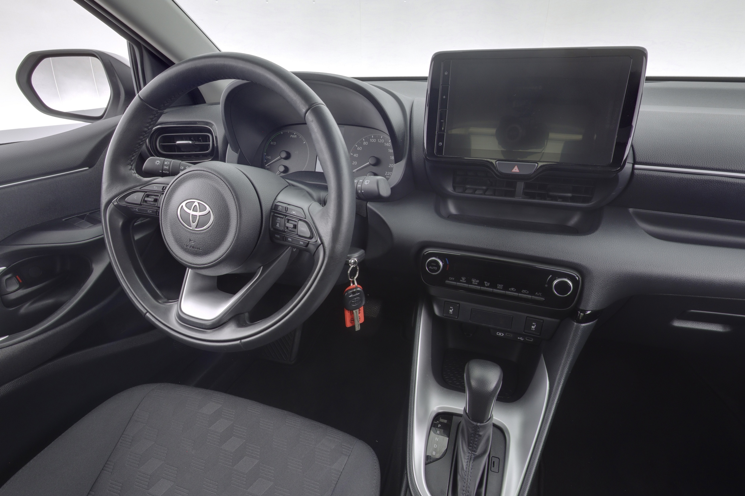 TOYOTA Yaris 2025