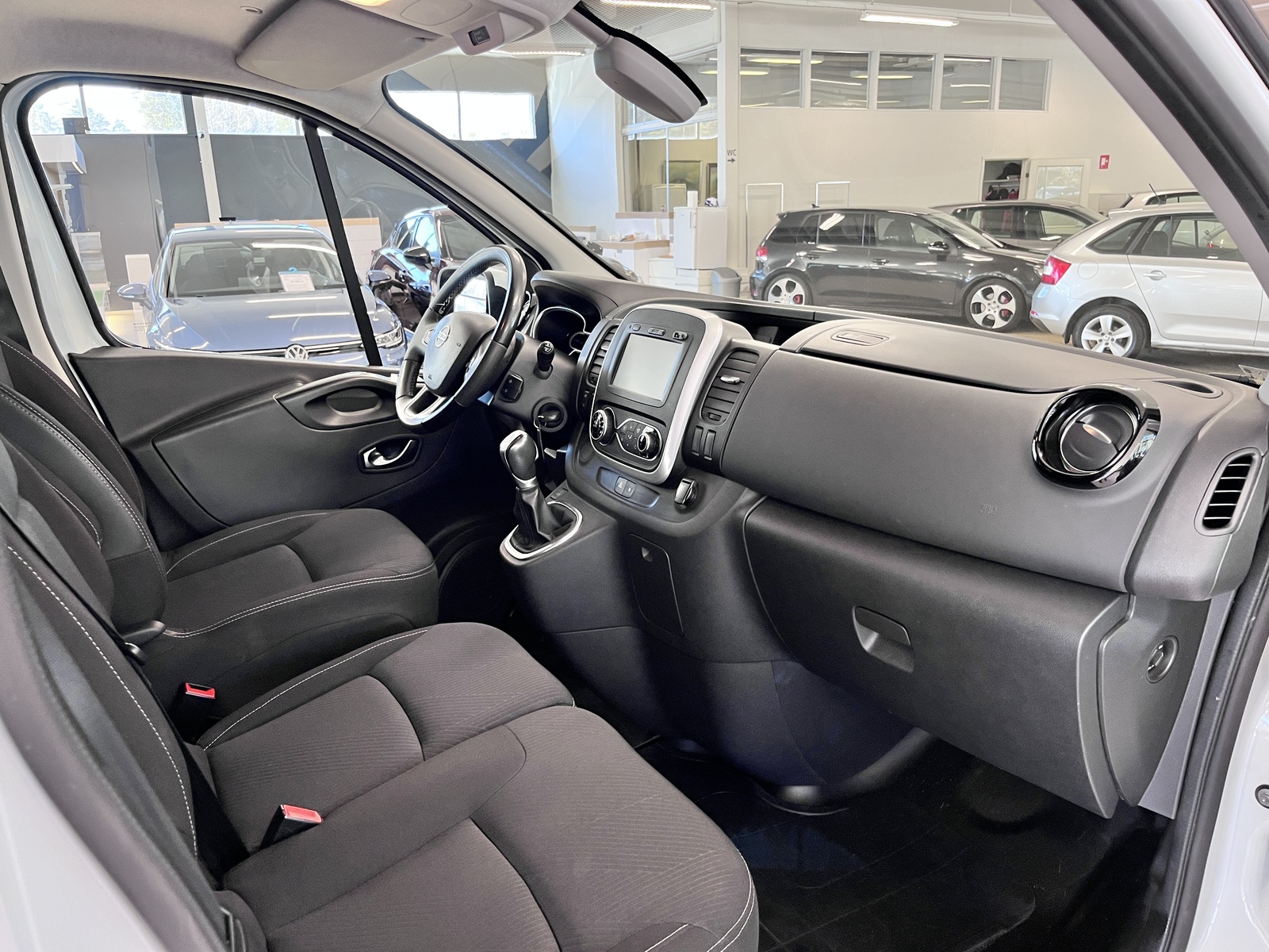Nissan NV300 2021