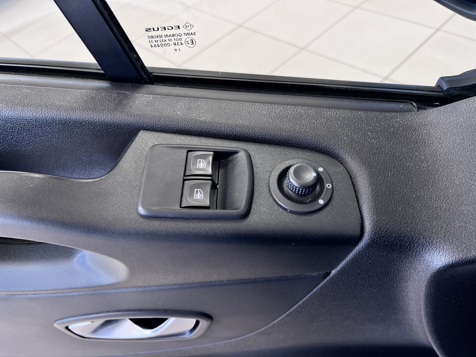 Nissan NV300 2021