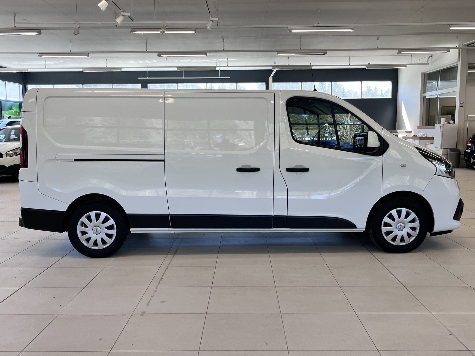 Nissan NV300 2021