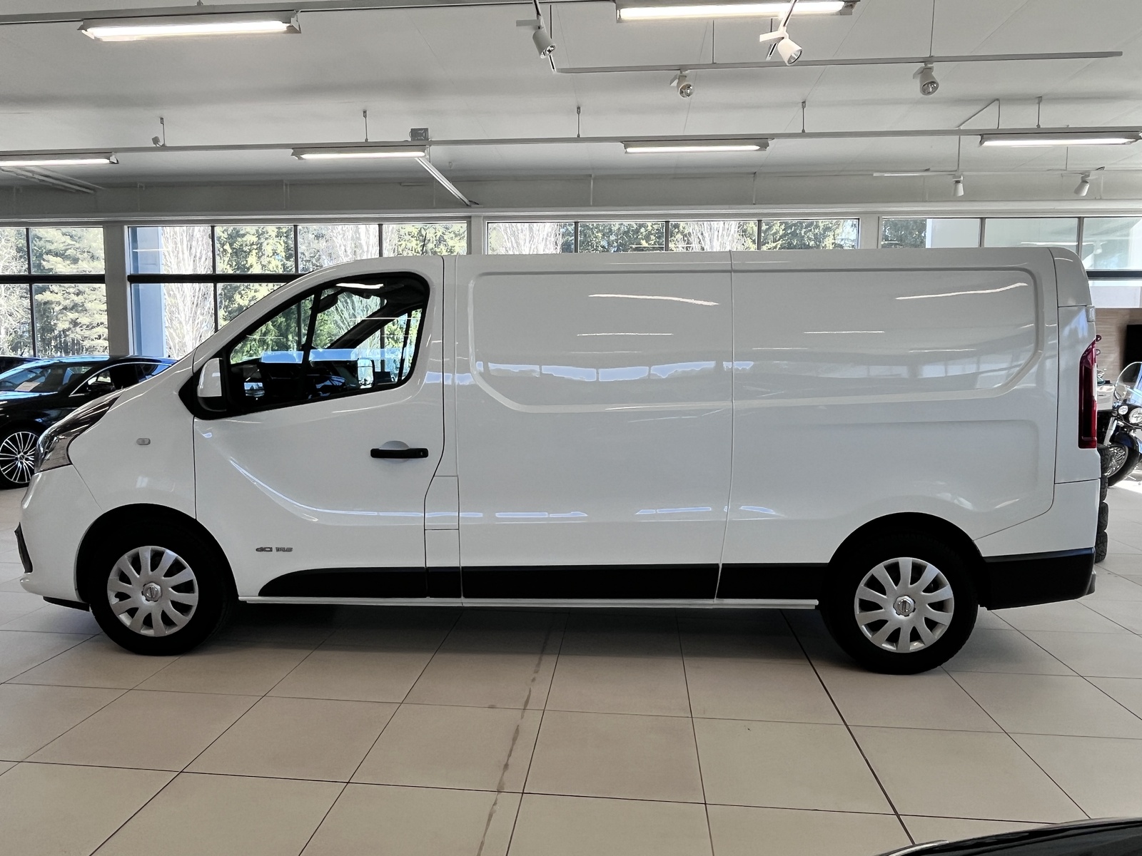 Nissan NV300 2021