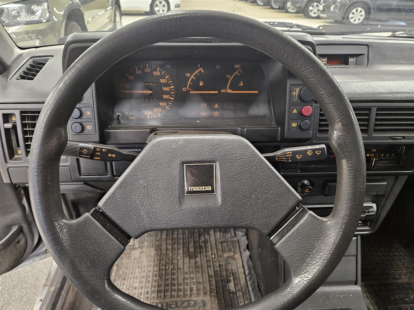 Mazda 323 1989