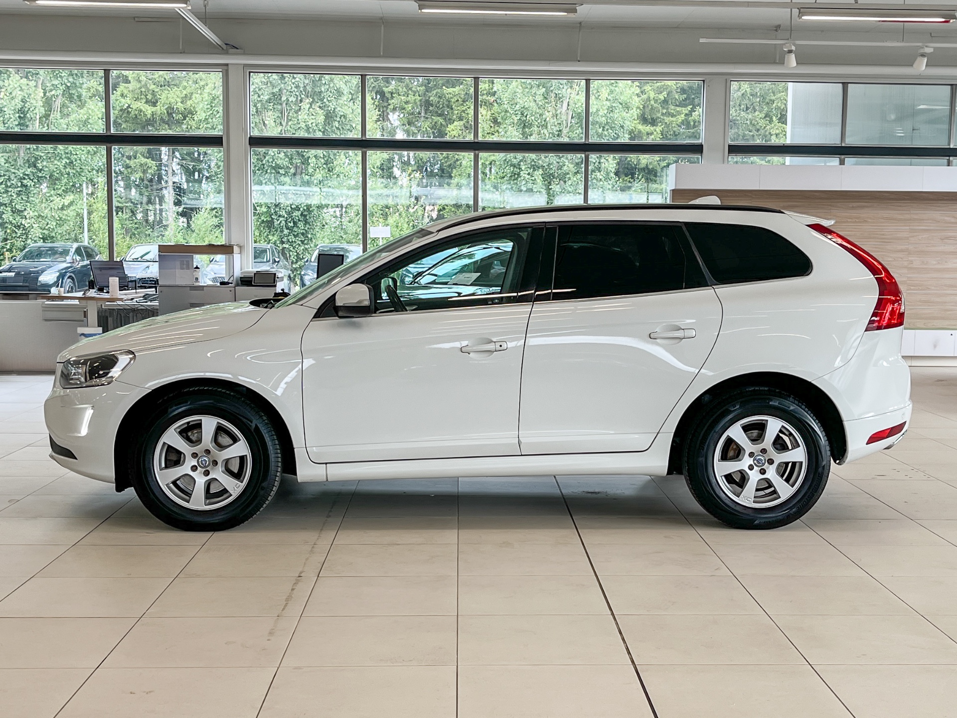 Volvo XC60 D4 AWD Momentum aut. 2014, photo 2/37